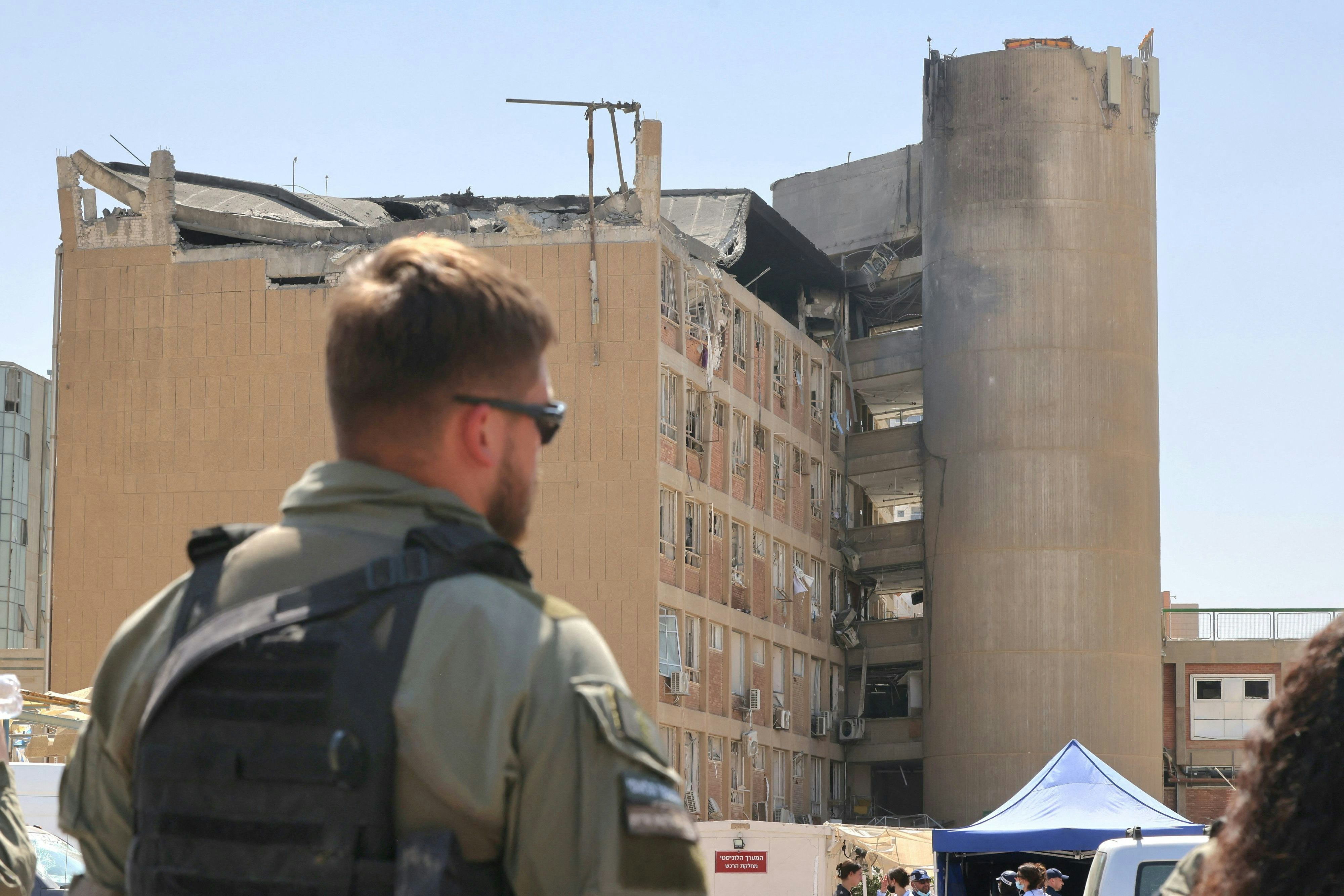 Das Soroka Medical Center in Beerscheba wurde bei einem Raketenangriff des Iran auf Israel schwer getroffen