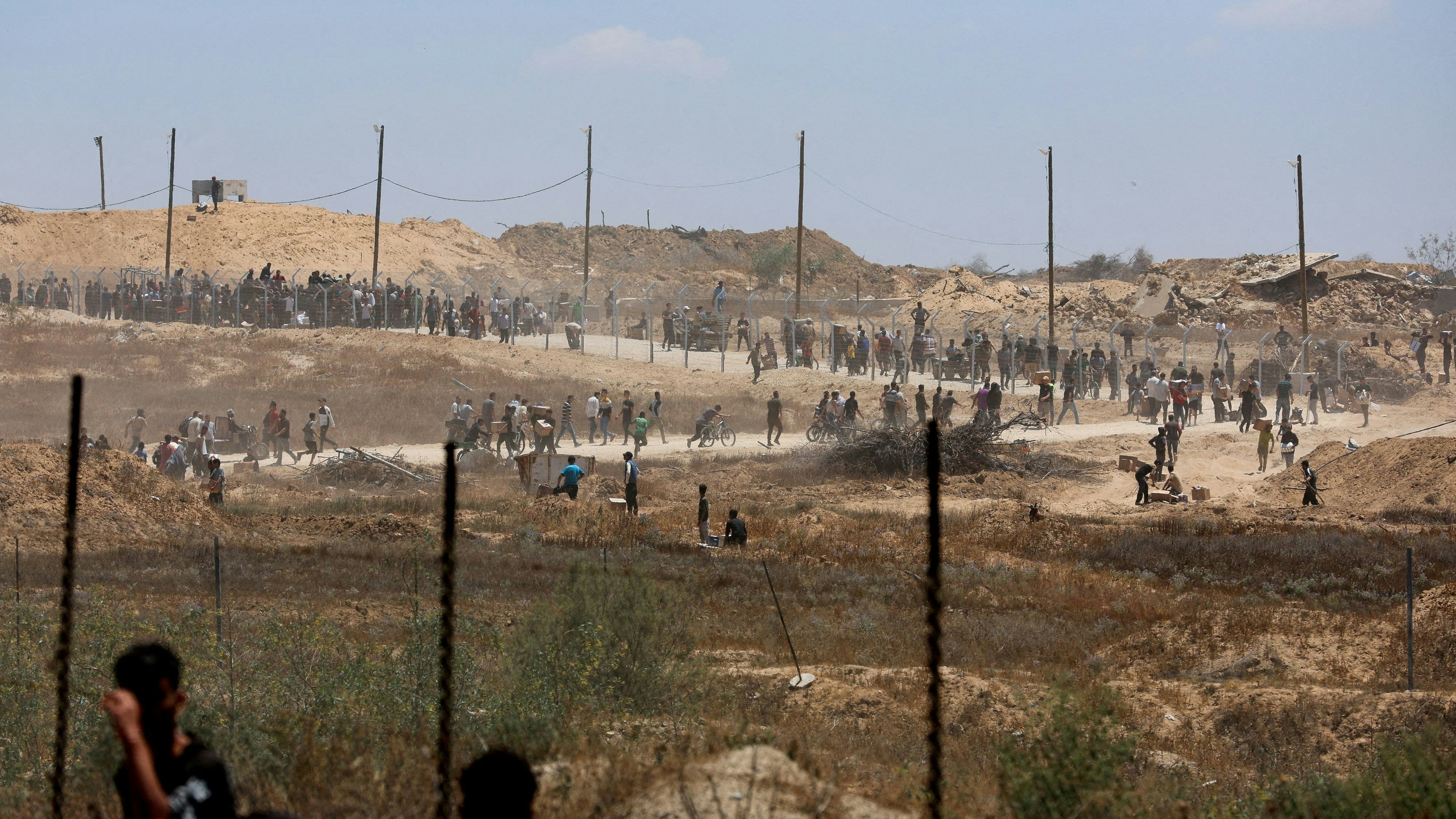 Der Weg zur einer Ausgabestelle der Gaza Humanitarian Foundation im zentralen Gazastreifen