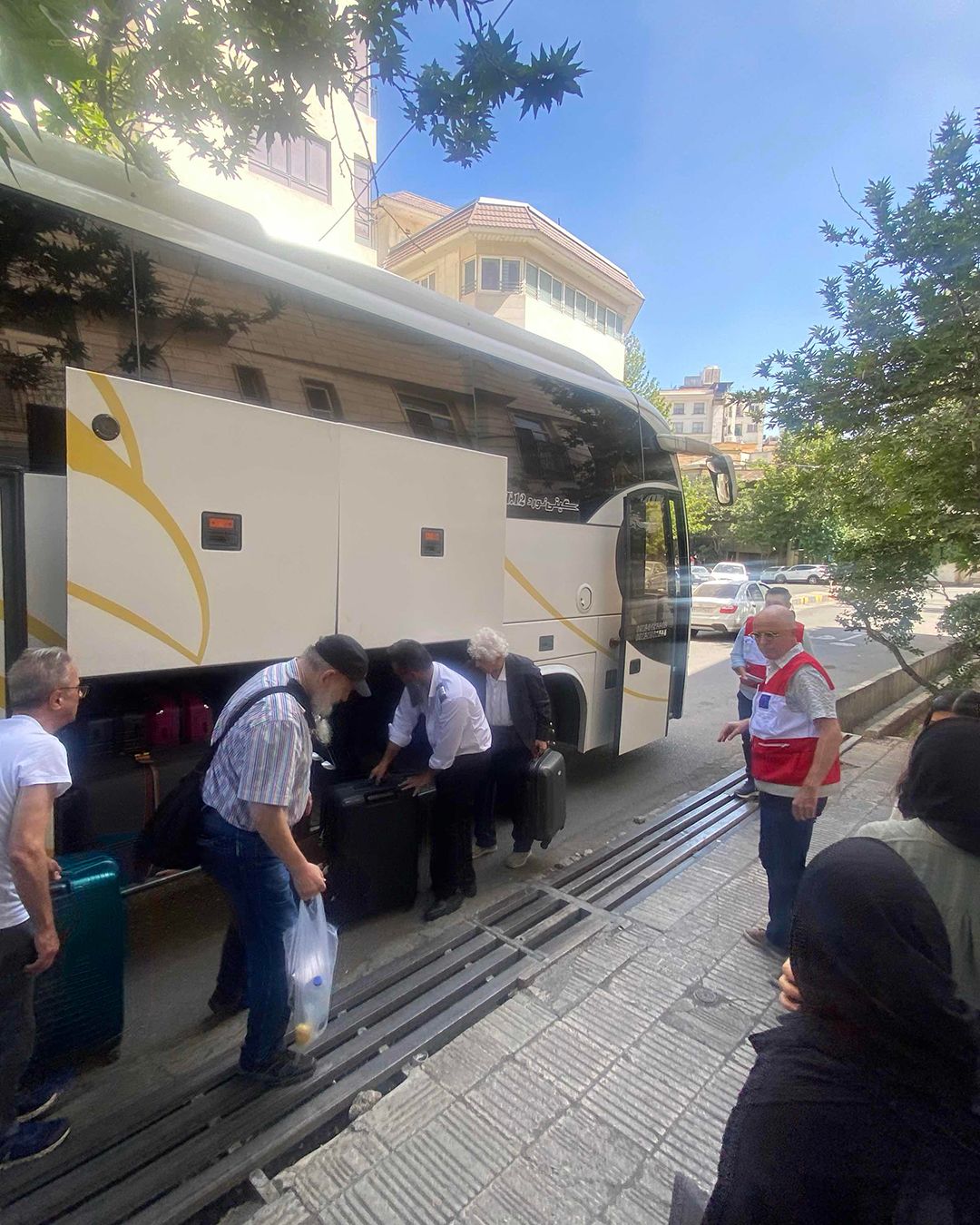 Nahost-Konflikt eskaliert: Österreicher und andere EU-Staatsangehörige werden mit Reisebussen aus dem Iran gebracht.