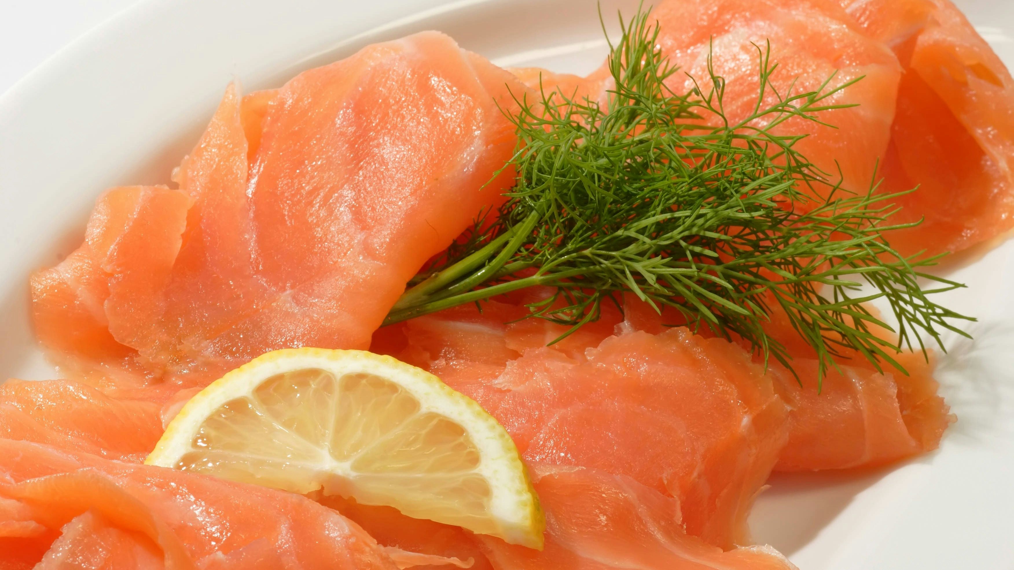 Foodwatch kritisiert, dass Fish Tales Lachs von dem Konzern Grieg Seafood bezogen hat. (Symbolbild)