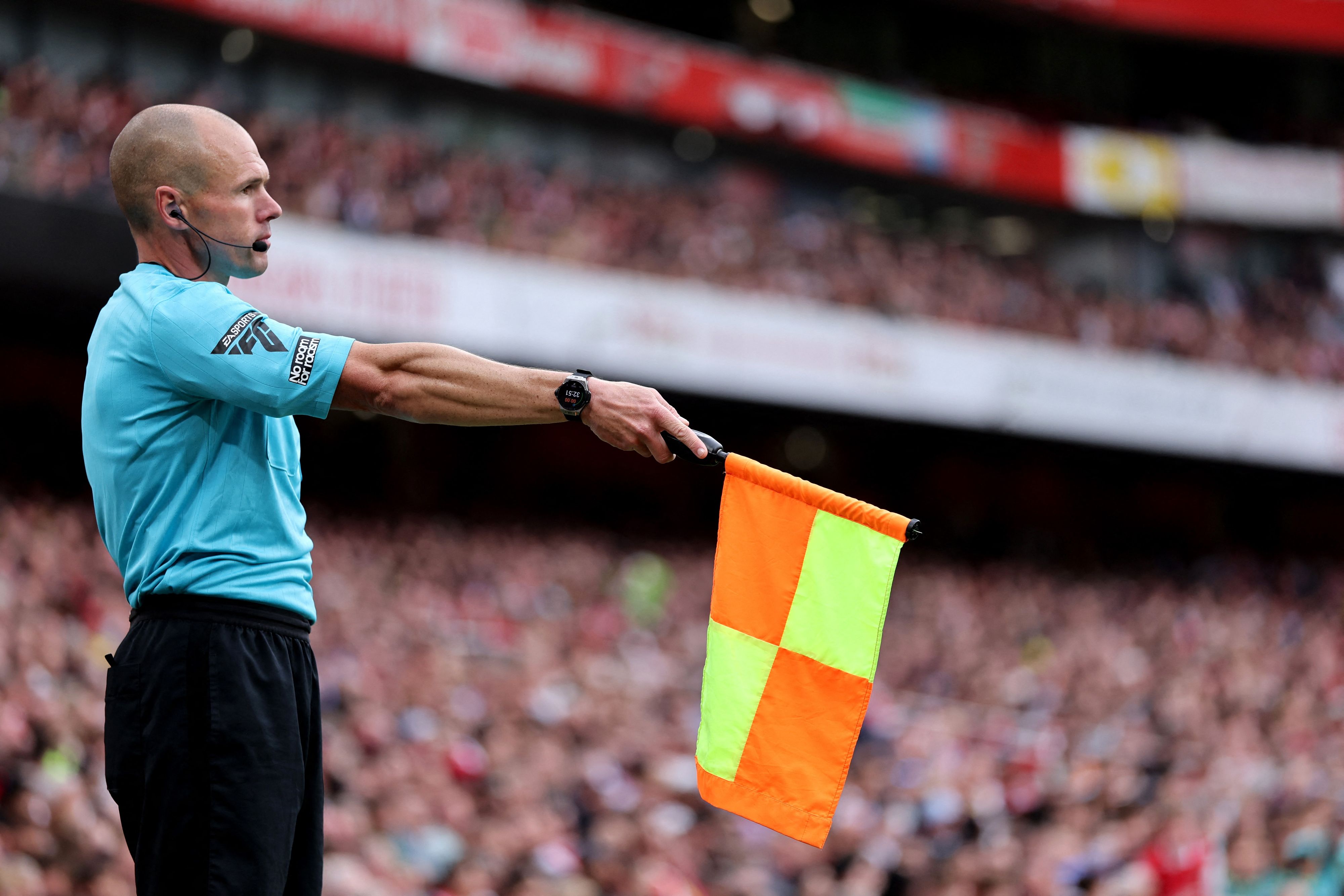 Bei Angriffen auf den Schiedsrichter drohen in Italien nun harte Strafen. 