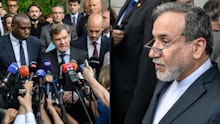 Außenminister drängen Iran zu Gesprächen mit den USA