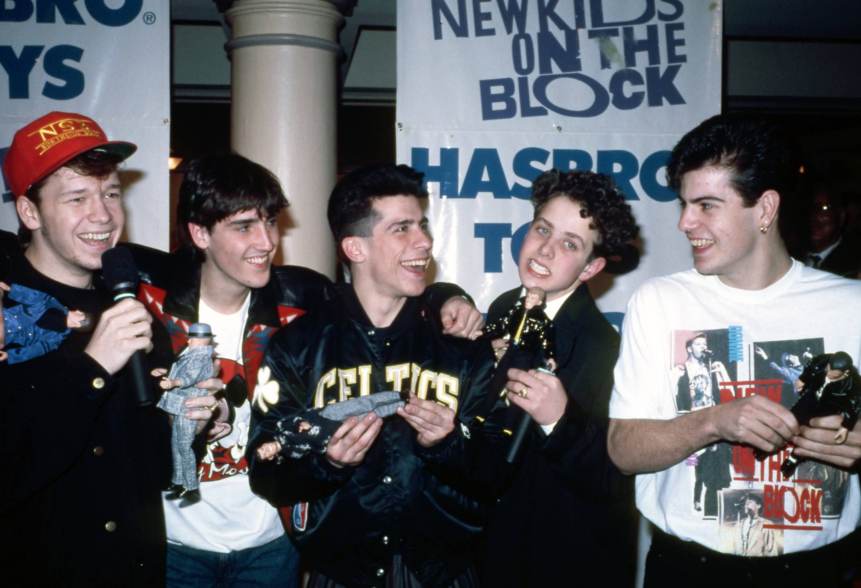 Donnie Wahlberg, Jonathan und Jordan Knight, Joey McIntyre und Danny Wood: Die <strong>New Kids on the Block</strong> (NKOTB) hatten in den 1990ern sogar ihre eigene Puppen-Kollektion.