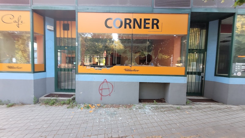 Jetzt sucht die Polizei nach den vermeintichen Tätern.