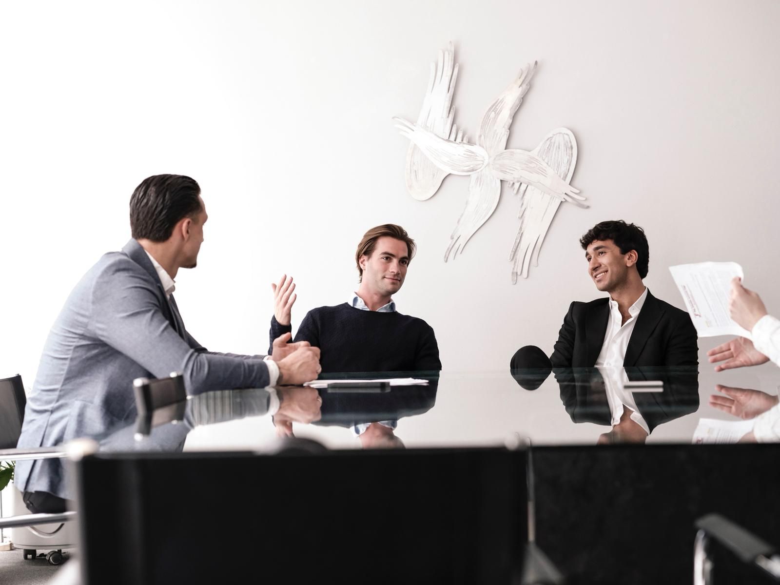 Zwei junge Wiener holen Betroffenen von illegalen Casinos das Geld zurück.