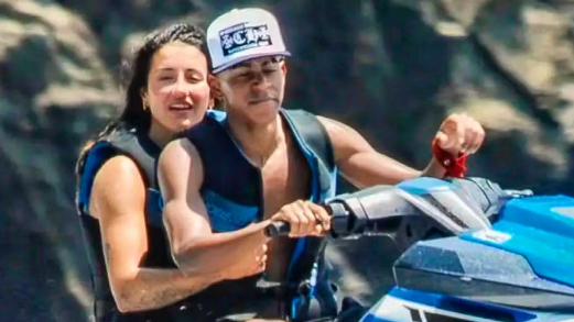 Lamine Yamal und Fati Vazquez auf einem Jetski.