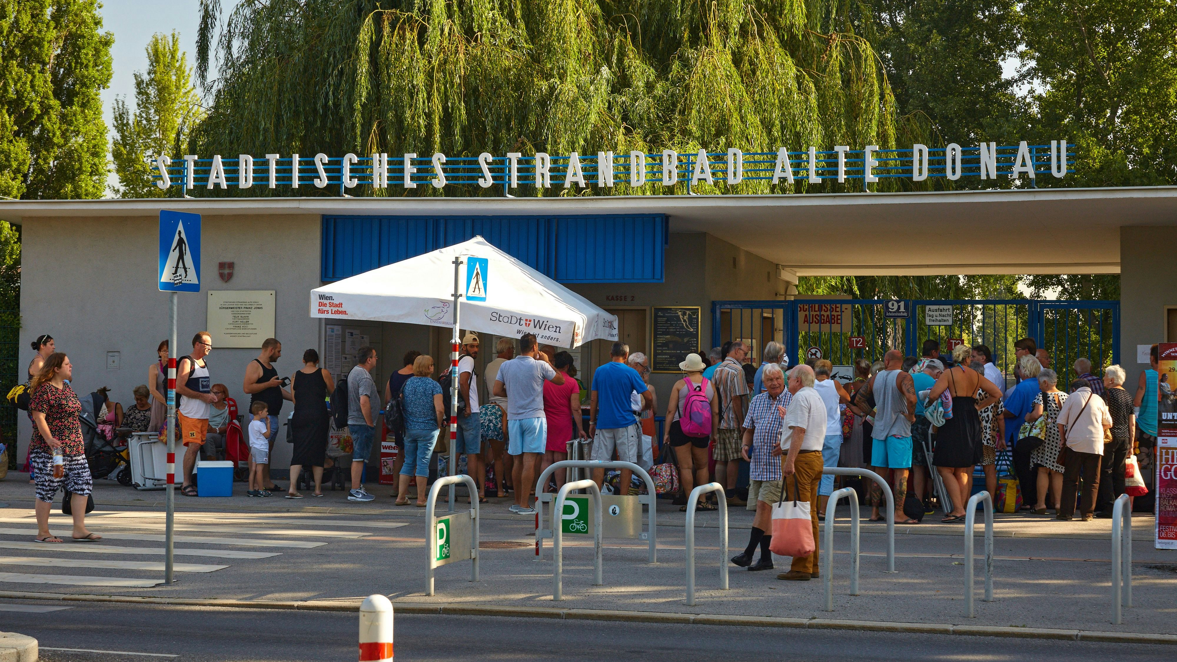 Heute.at - Heftige Hitze-Welle rollt jetzt direkt über Österreich