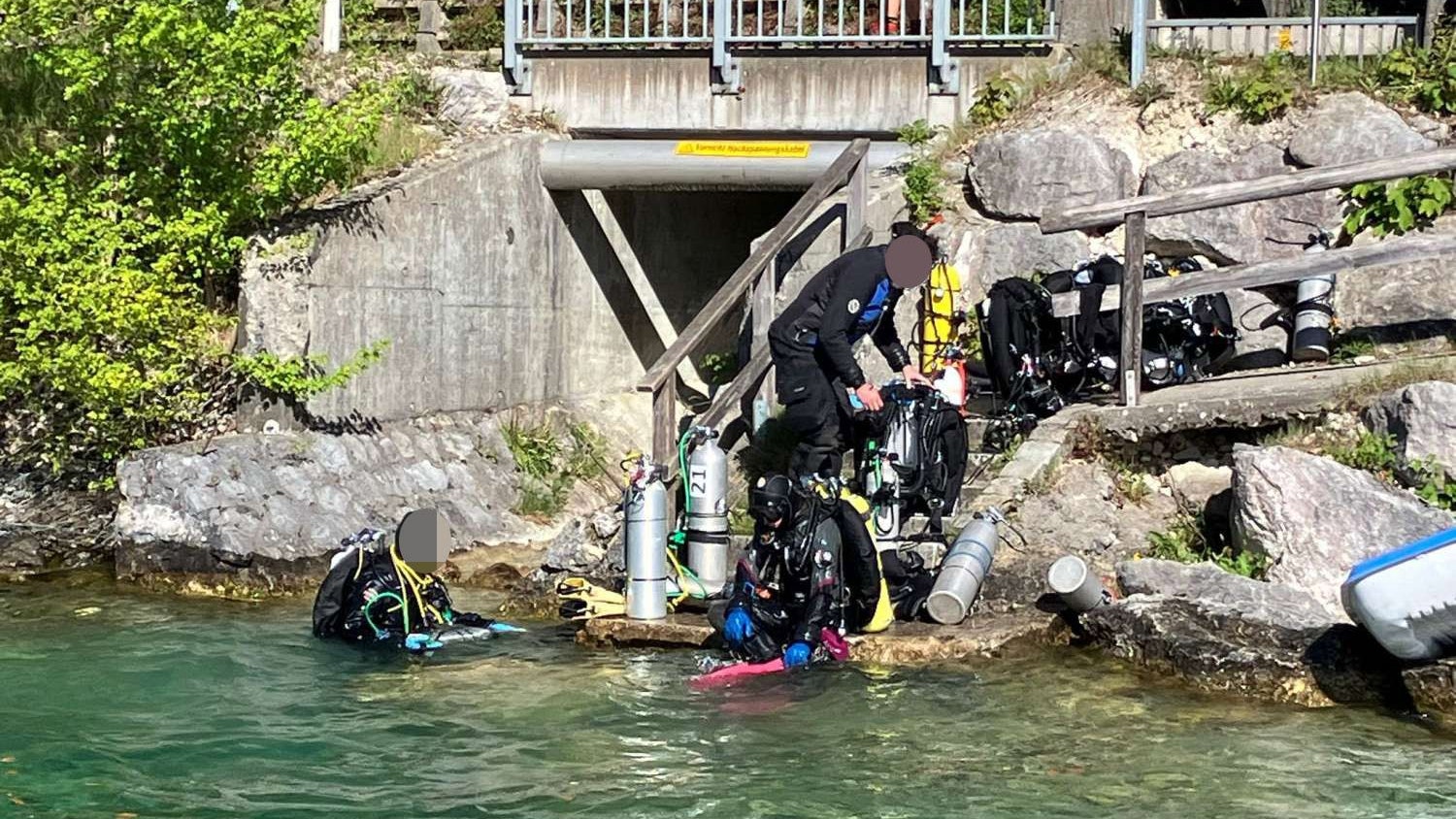 Heute.at - Taucherin im Attersee vermisst, Retter suchen nach ihr