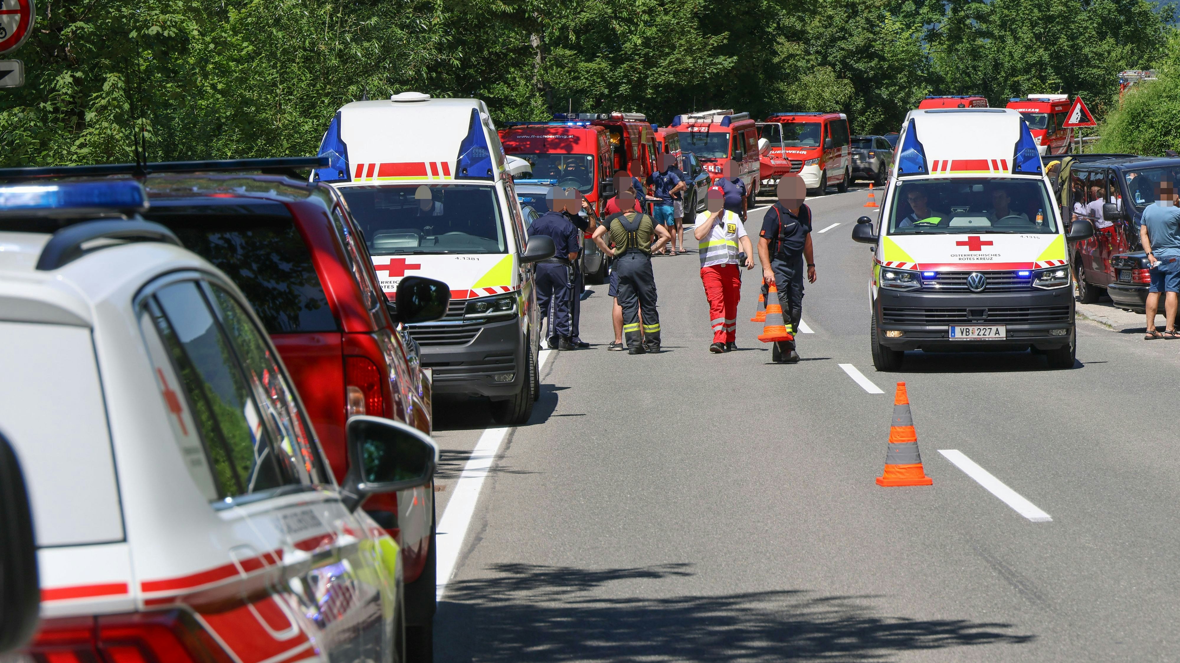 Ein Großaufgebot von Feuerwehr, Rettung und Polizei suchte am Sonntag nach der Taucherin.