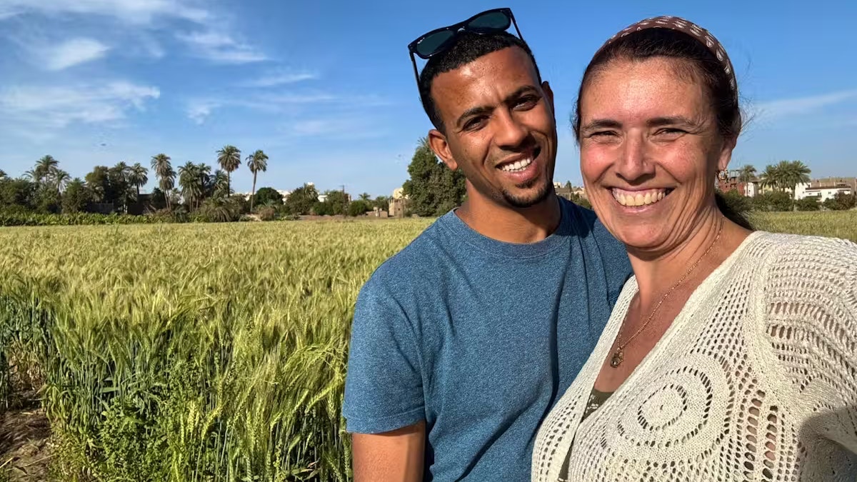 Lisa (55) und Taha (30) sind seit über zwei Jahren ein Paar.