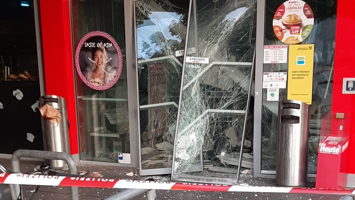 Heute.at - Nächster Bankomat-Coup in Wien! Duo flüchtet auf Moped