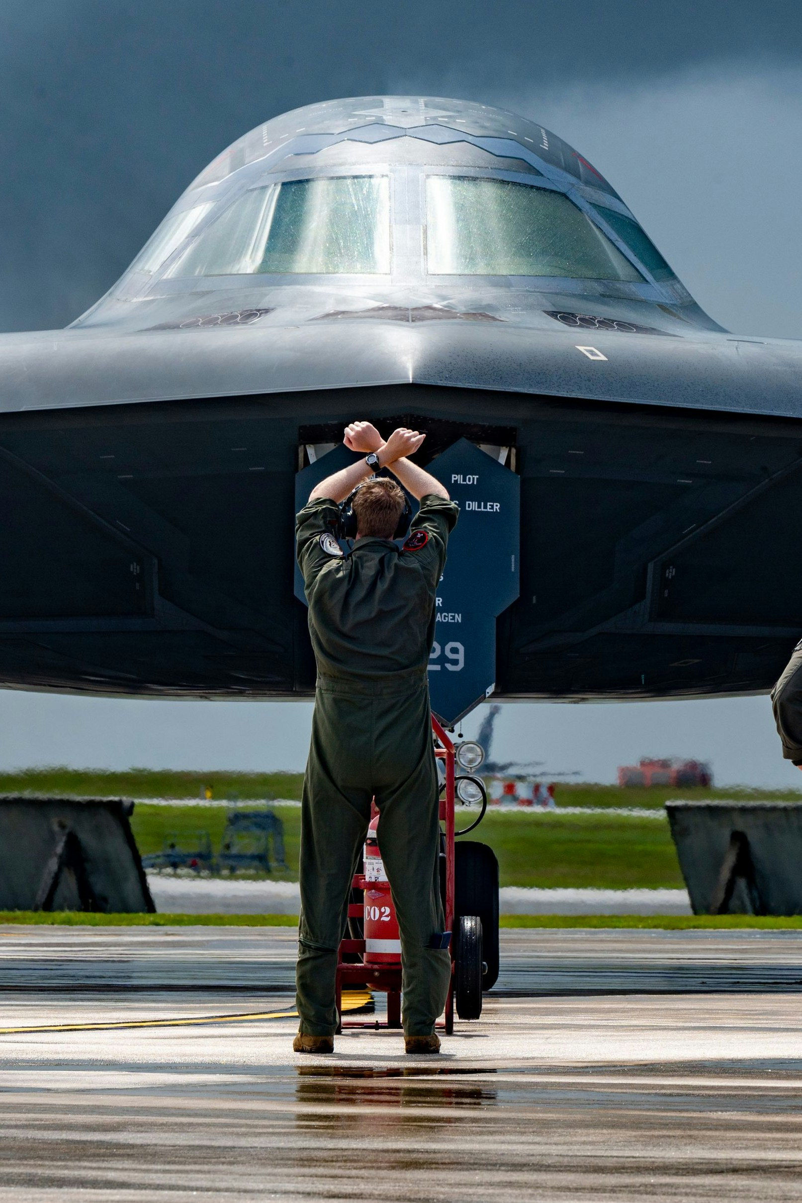 Ein B-2 Bomber auf der Andersen Air Force Base auf Guam