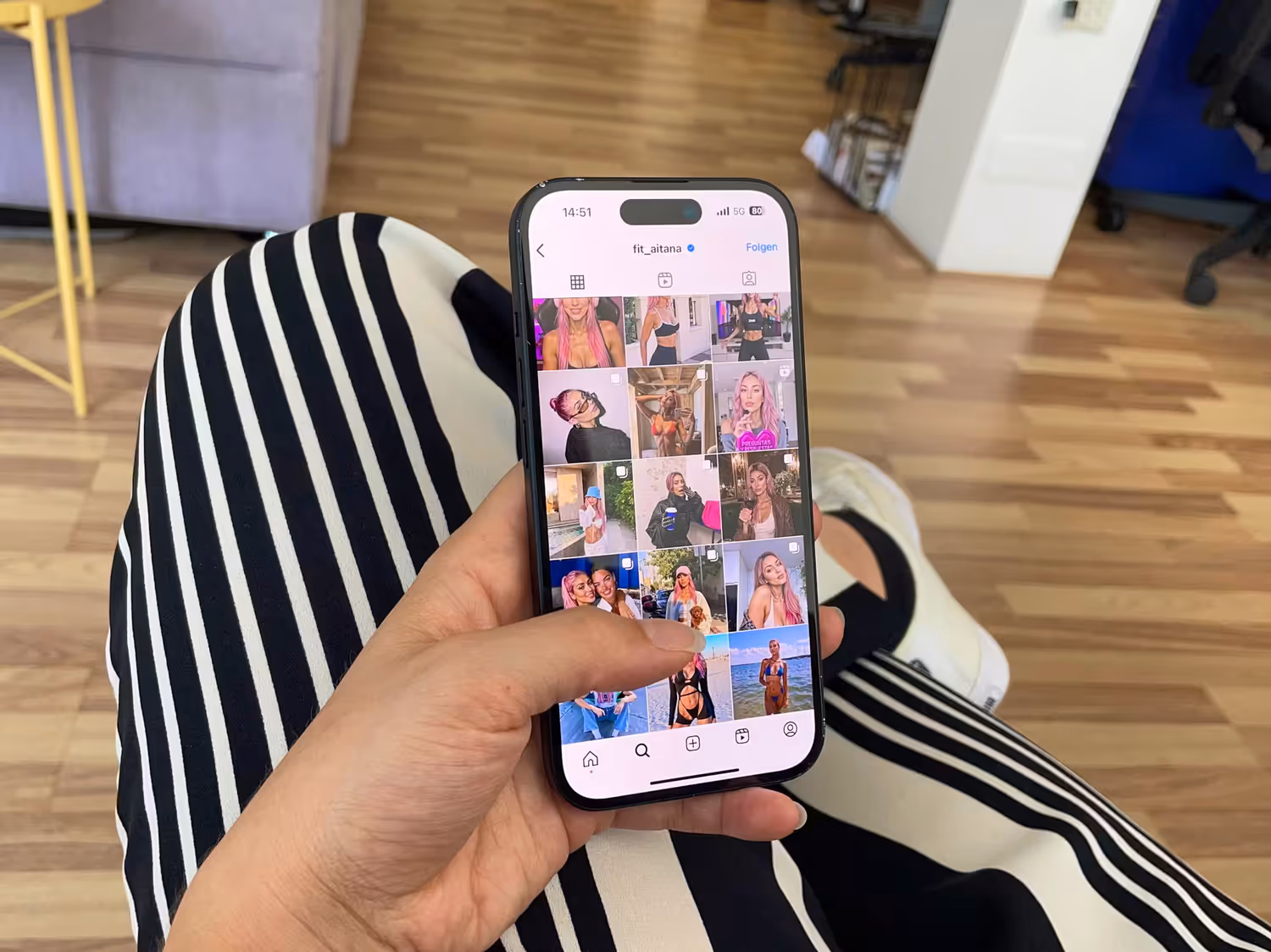 Es gibt immer mehr KI generierte Models auf Social Media Plattformen zu finden. Eines der bekanntesten KI-generierten Models ist Aitana Lopez.