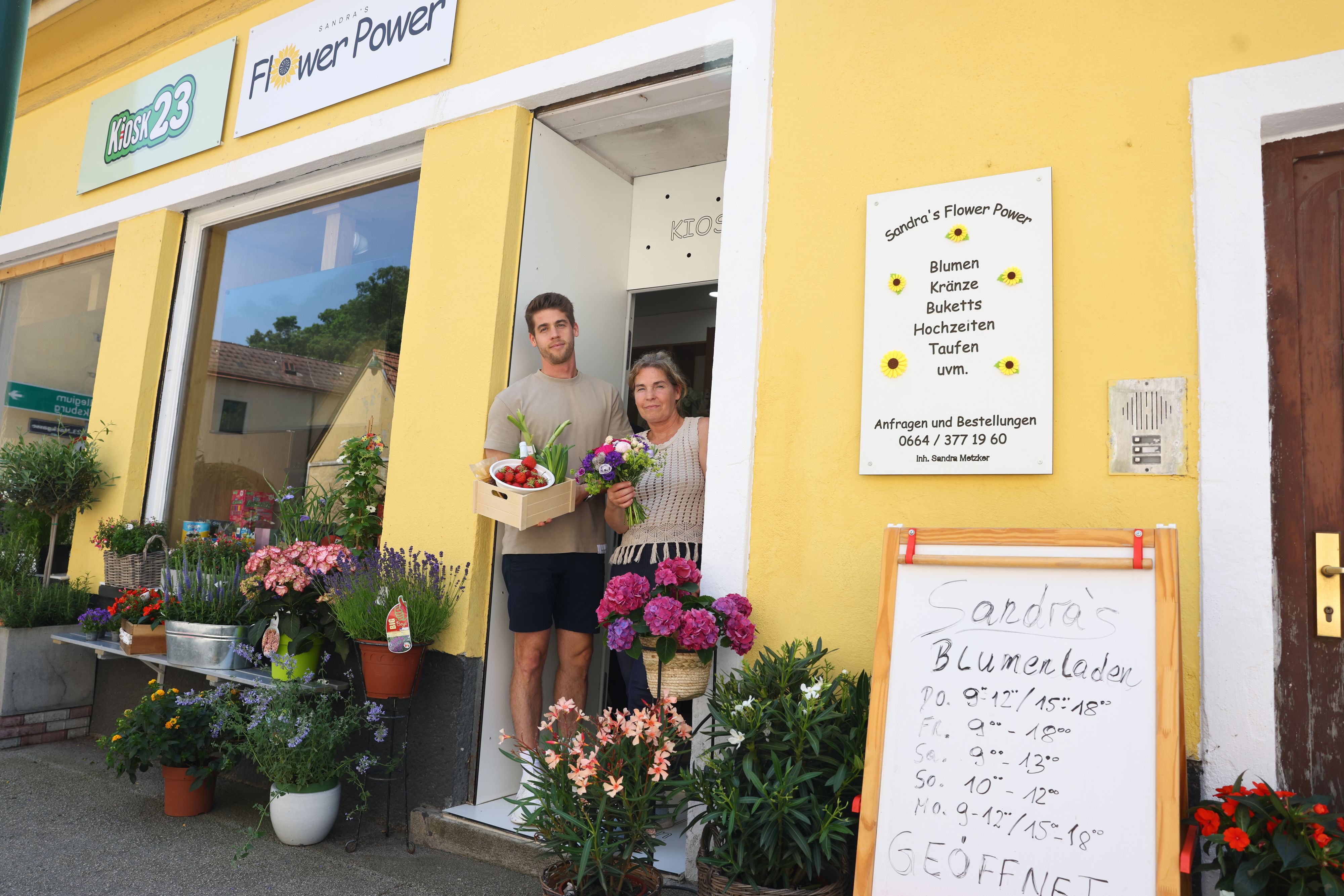 v.l.: Dominik K. und Sandra M. kämpfen um die Sonntagsöffnung ihres Ladens 