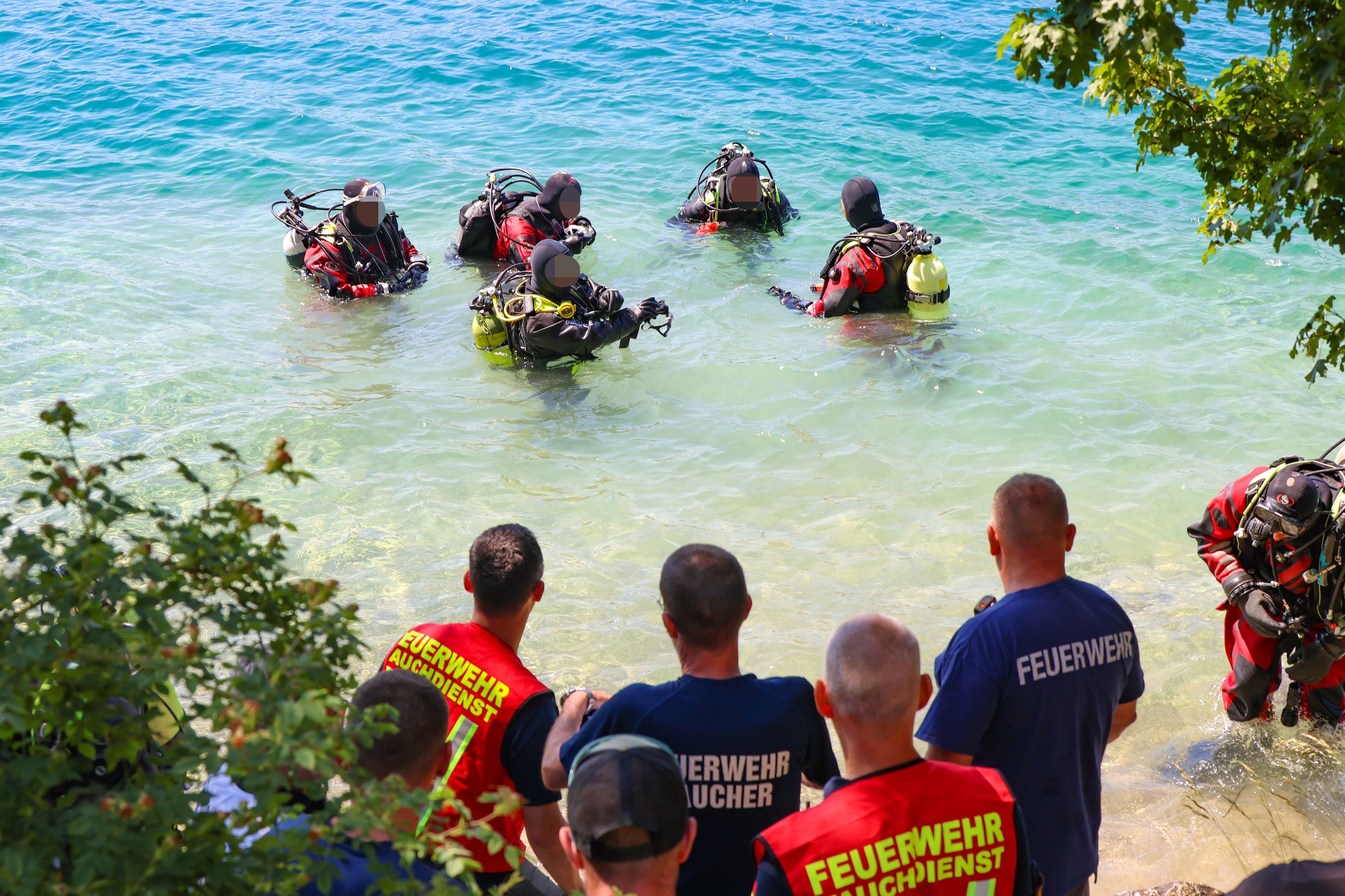 Dutzende Rettungskräfte suchten am Sonntag bei der Einstiegstelle 