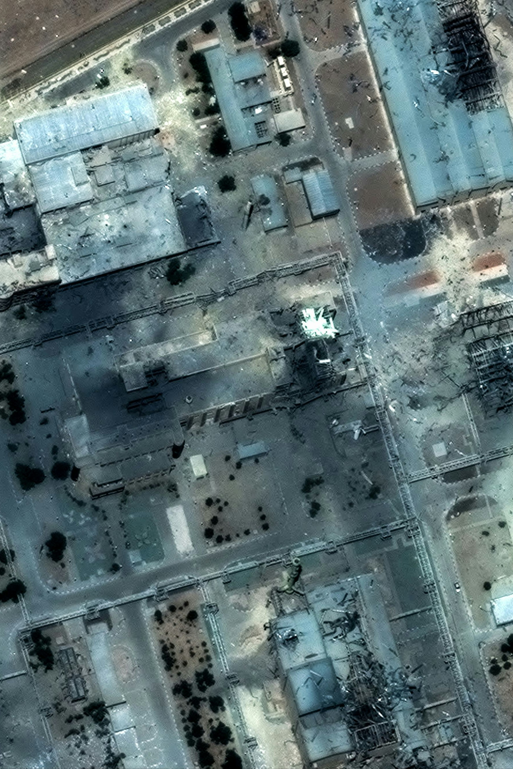 Nahaufnahme der zerstörten Gebäude des Isfahan Nuclear Technology Center nach dem US-Luftangriff in Isfahan