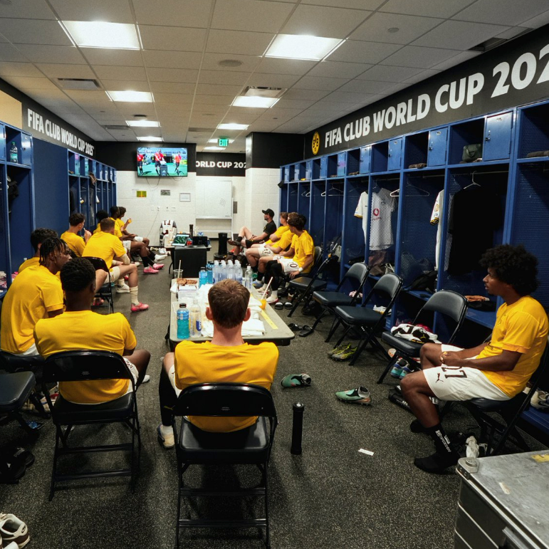 Dortmunds Ersatzbank in der Kabine.