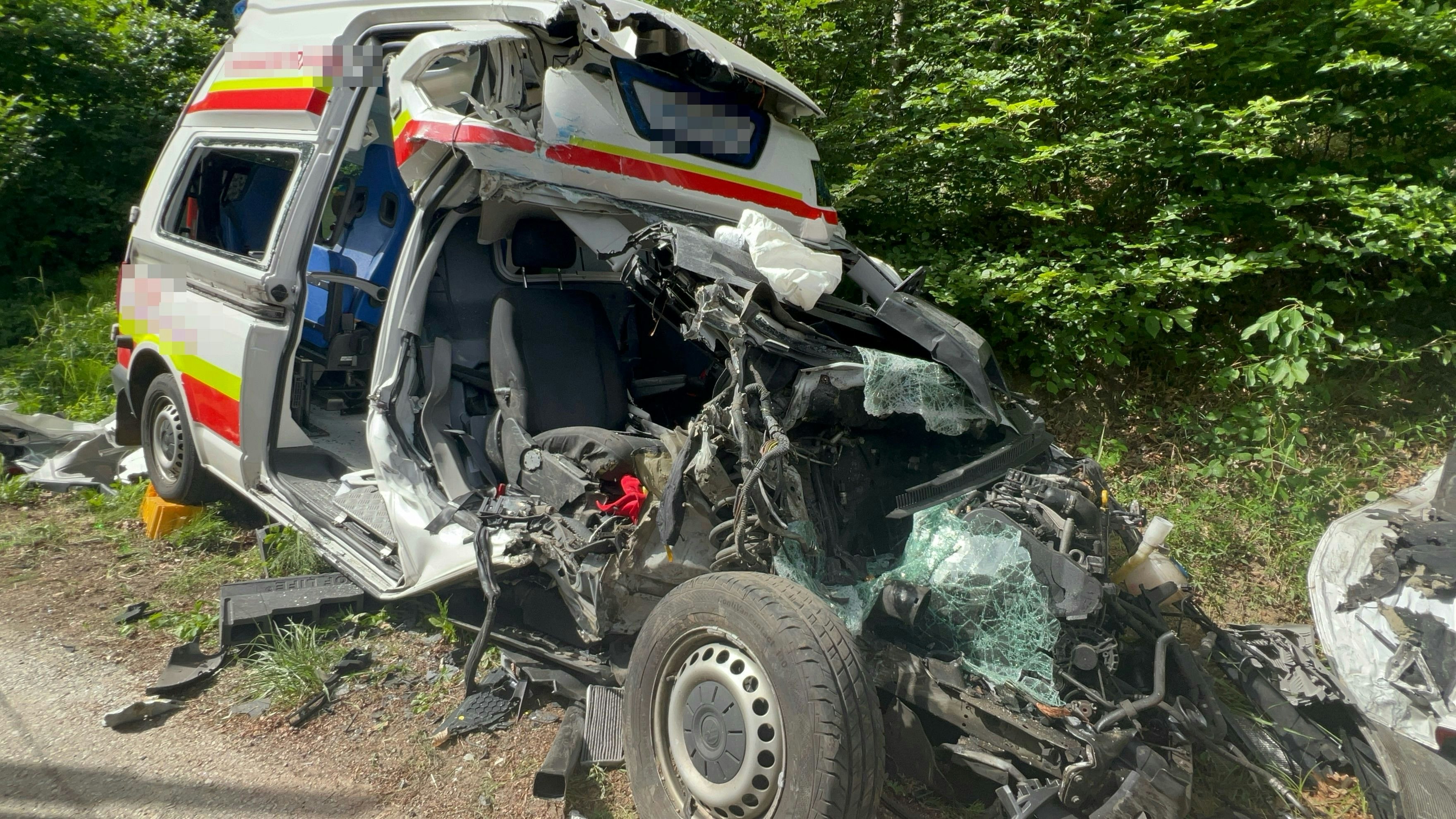 Heute.at - Sanitäter bei Crash mit Rettungswagen schwerst verletzt