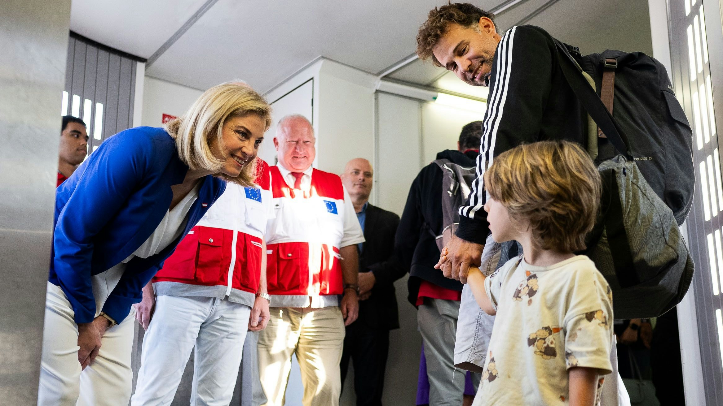 Heute.at - Erste Fotos – Österreicher aus Kriegsgebiet evakuiert