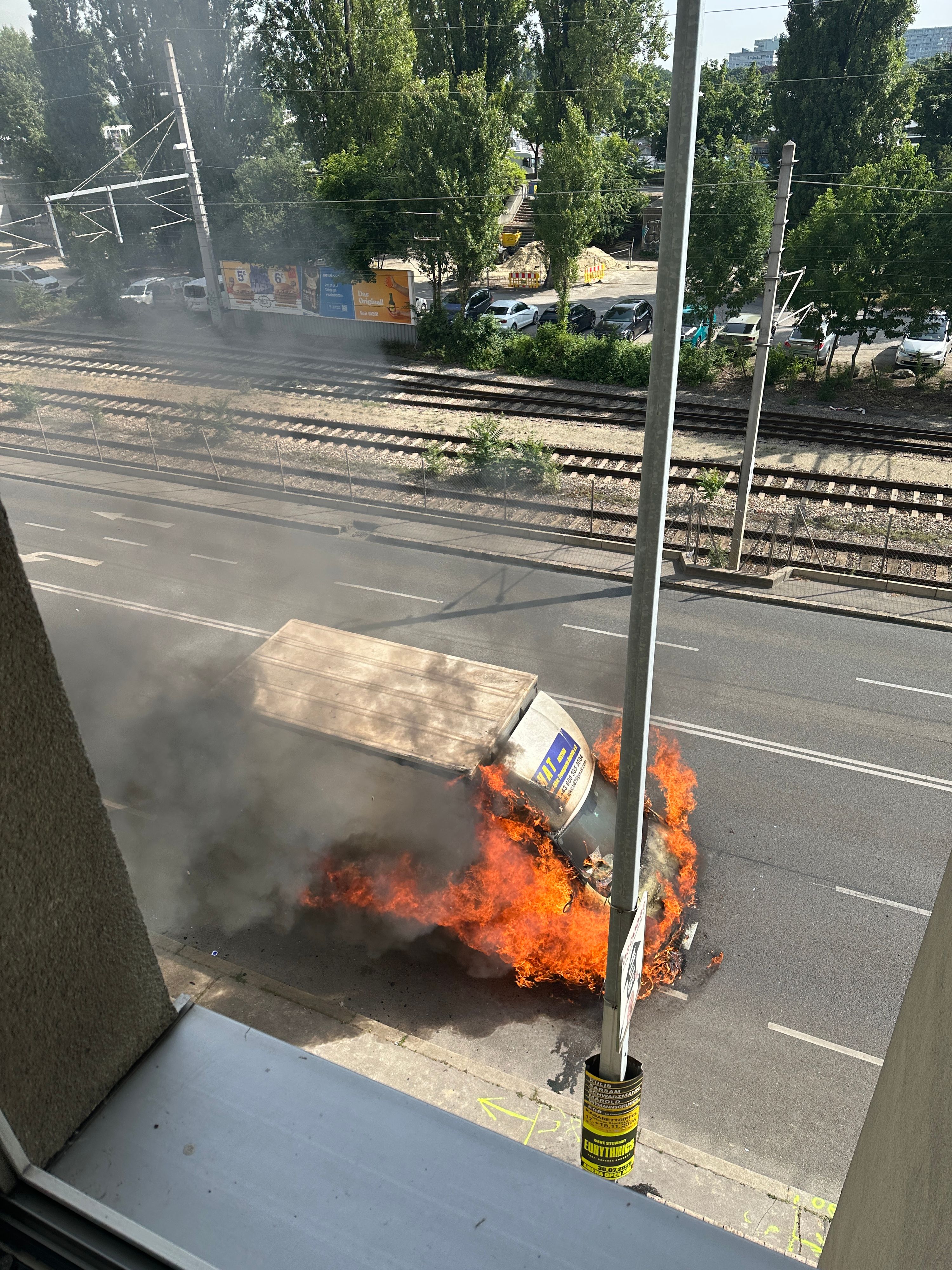 Am Handelskai fing ein LKW aus noch unbekannten Gründen an zu brennen