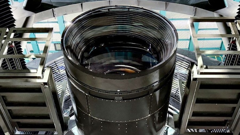 Am Montag nahm das Vera Rubin Observatorium in Chile den Betrieb auf. Es erfasst nun 10 Jahre lang den Weltraum in bisher nicht gekannter Genauigkeit – und findet vielleicht einen neunten Planeten irgendwo weit hinter dem Neptun.