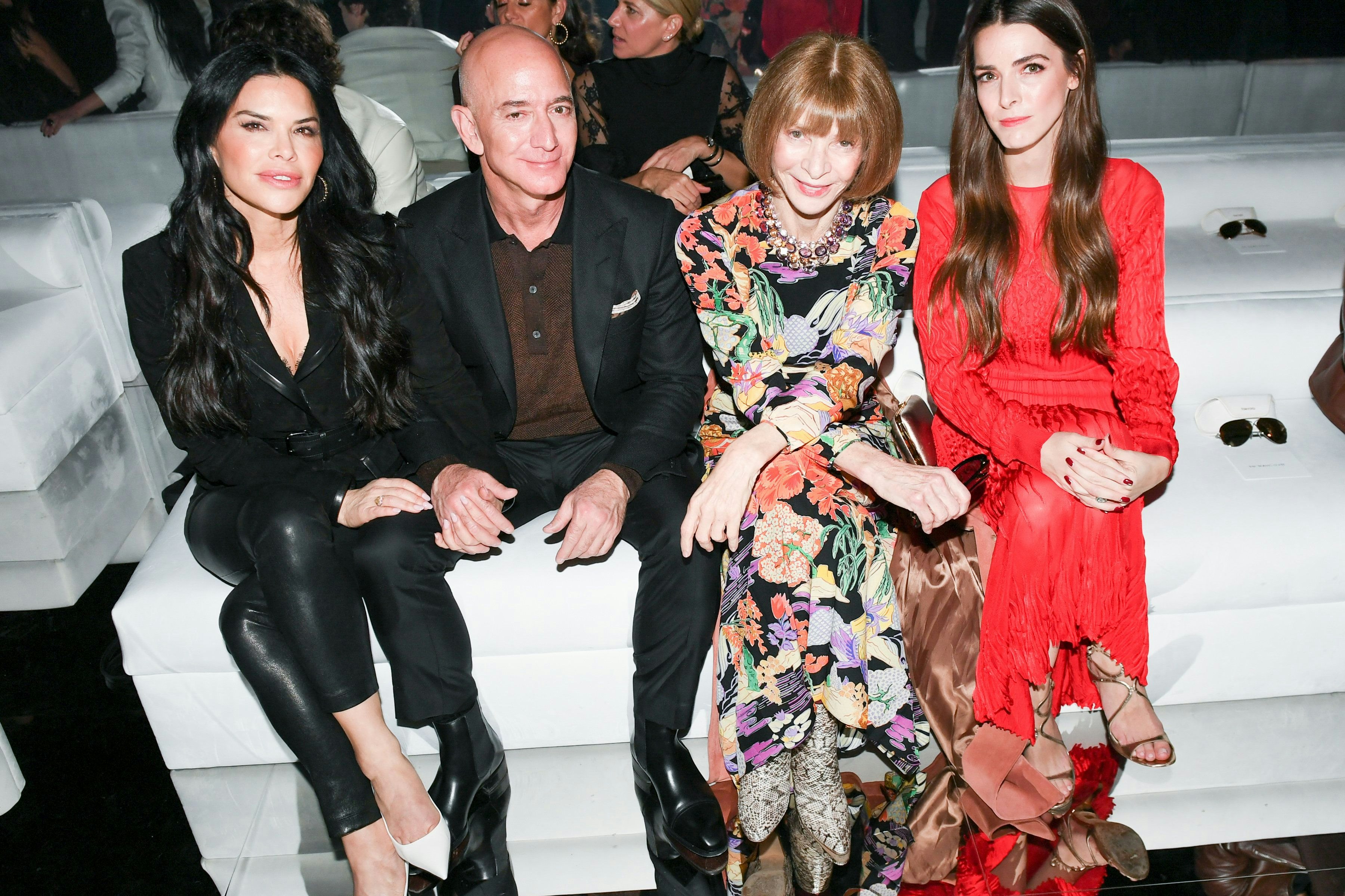 Lauren Sánchez, Jeff Bezos, Anna Wintour und Bee Shaffer bei der New Yorker Modewoche 2020: die Vogue-Chefin berät Sánchez in Mode-Fragen