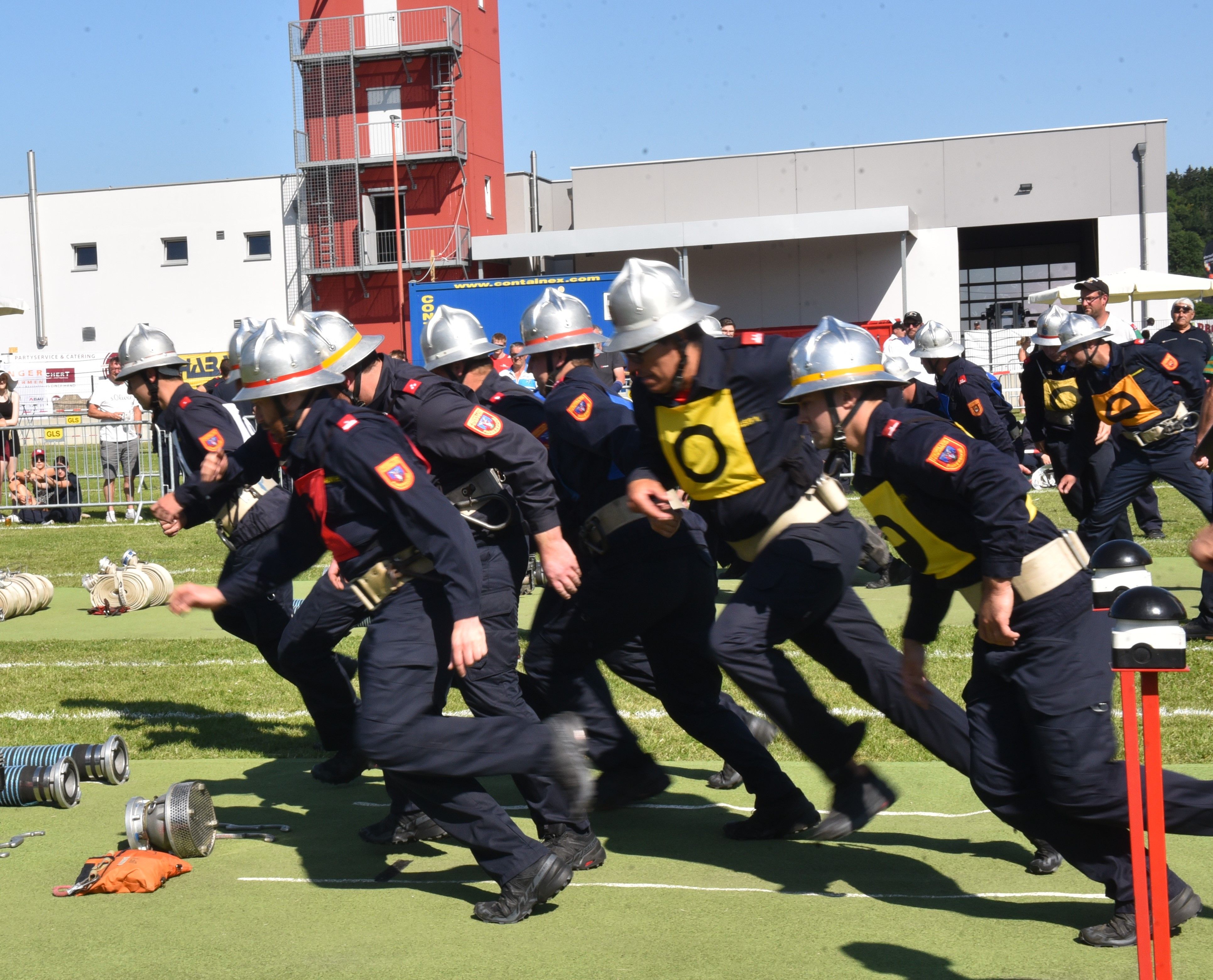 Bezirksfeuerwehrleistungsbewerbe in St. Valentin beeindrucken.