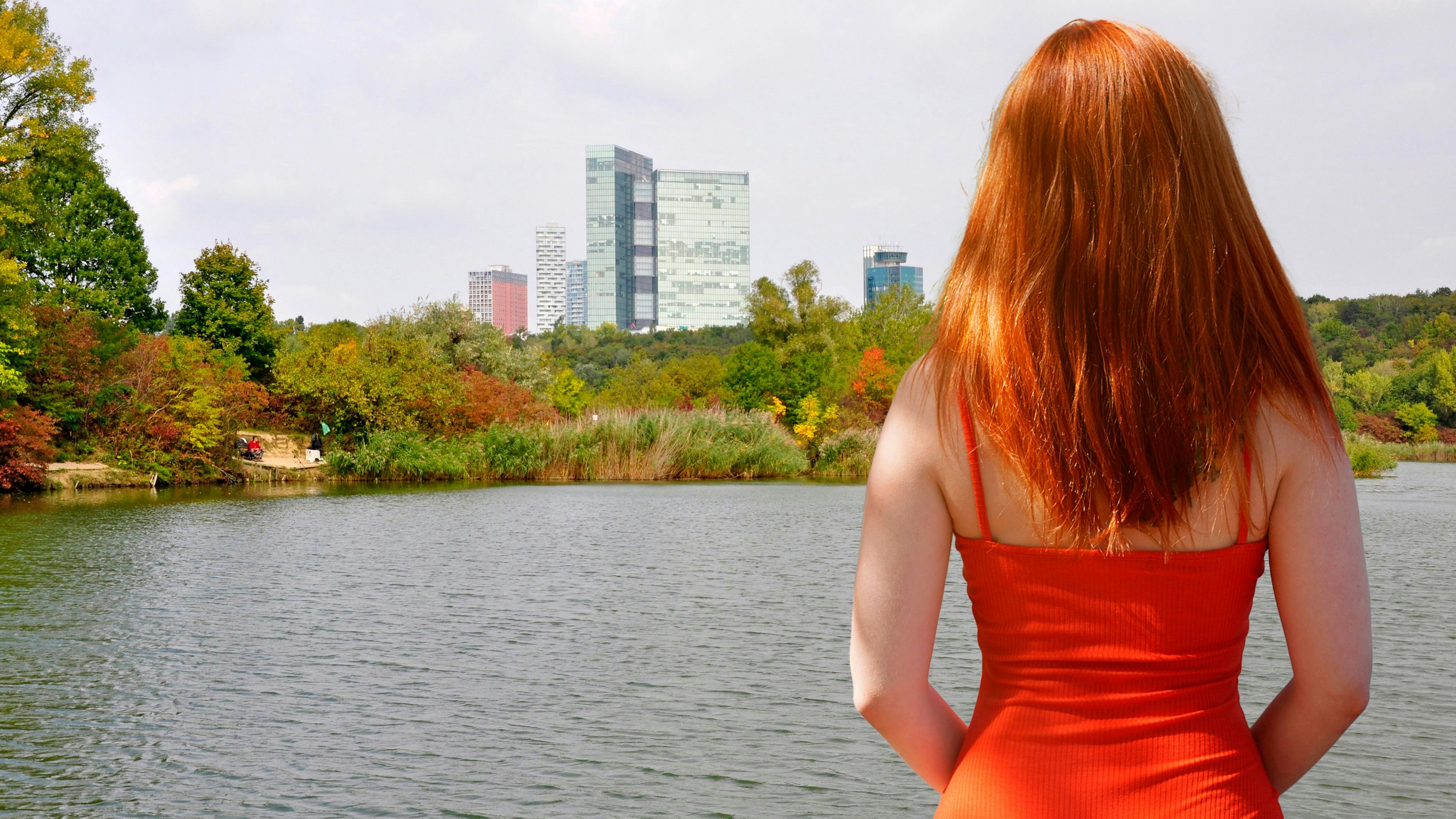 Download von www.picturedesk.com am 23.06.2025 (12:27).  Herbstlicher Wienerbergteich im Erholungsgebiet Wienerberg, 10. Bezirk, Favoriten, 1100 Wien, ÷sterreich. Im Hintergrund der Vienna Twin Tower, ein Teil der Wienerbergcity . - 20170923_PD19999 - Rechteinfo: Rights Managed (RM)