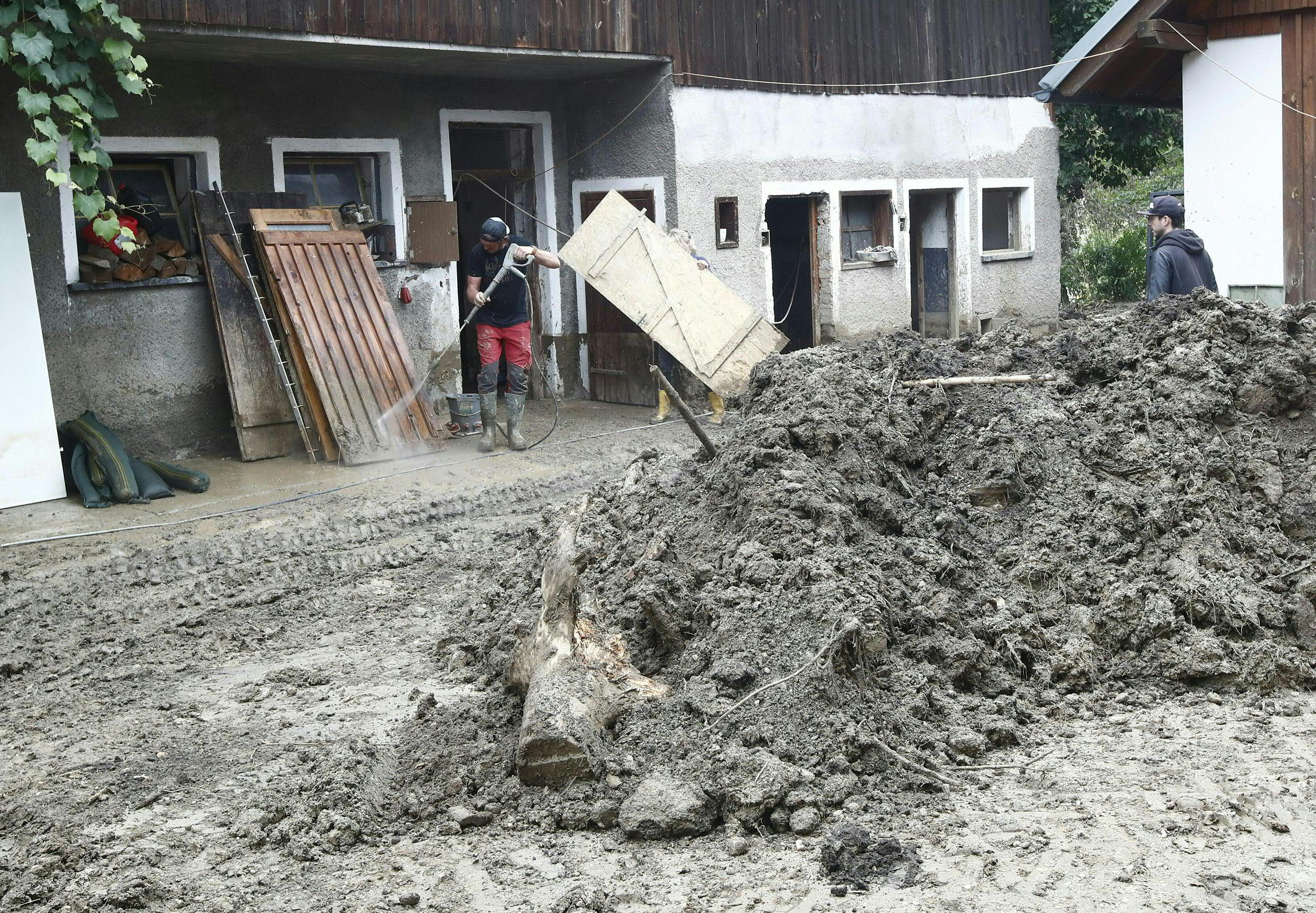 Aufräumarbeiten nach schweren Unwettern in Südösterreich. Archivbild, 9. August 2023.