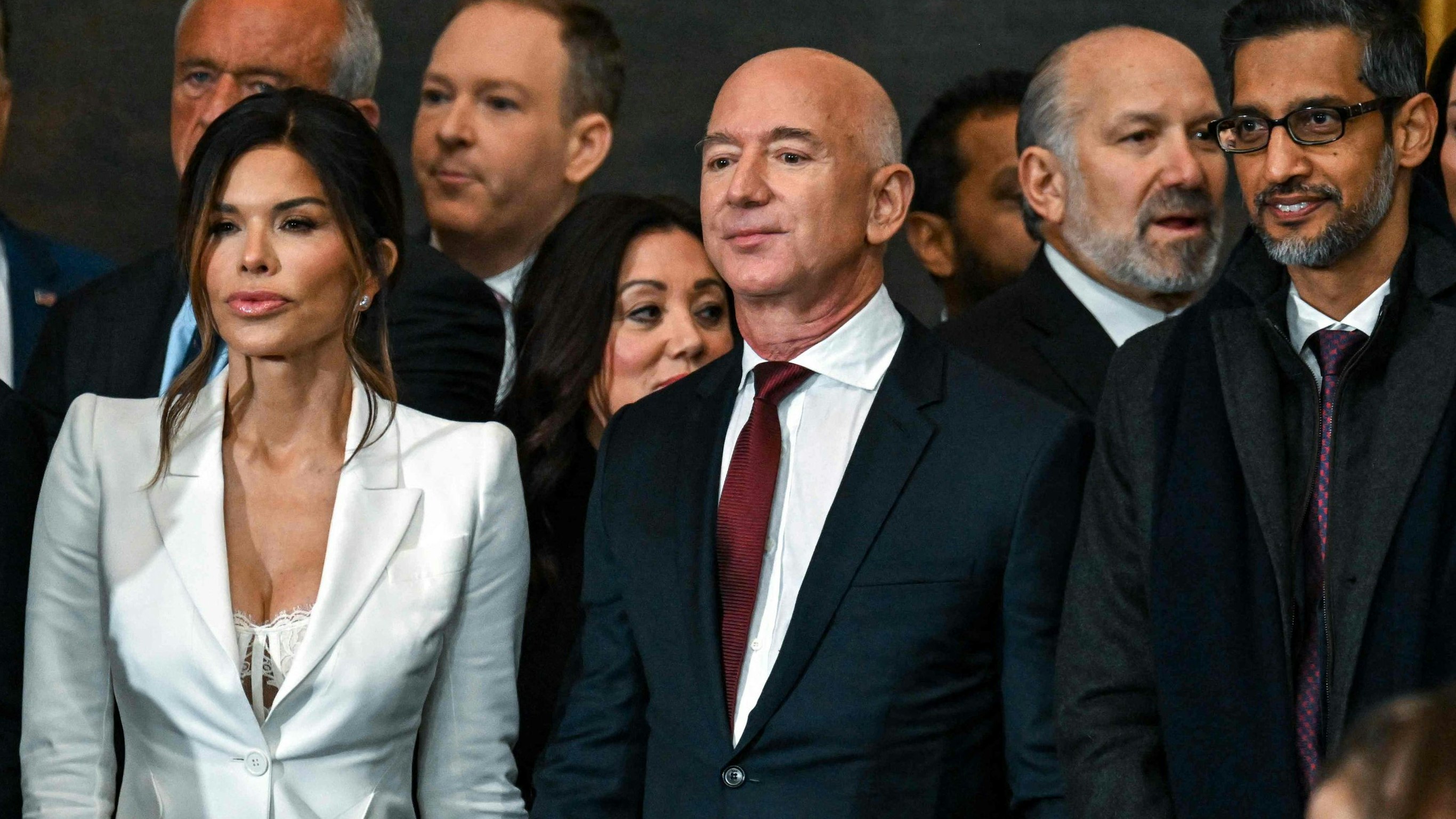 Lauren Sánchez und Jeff Bezos bei der Amtseinführung von Donald Trump (ganz rechts Google-Boss Sundar Pichai)