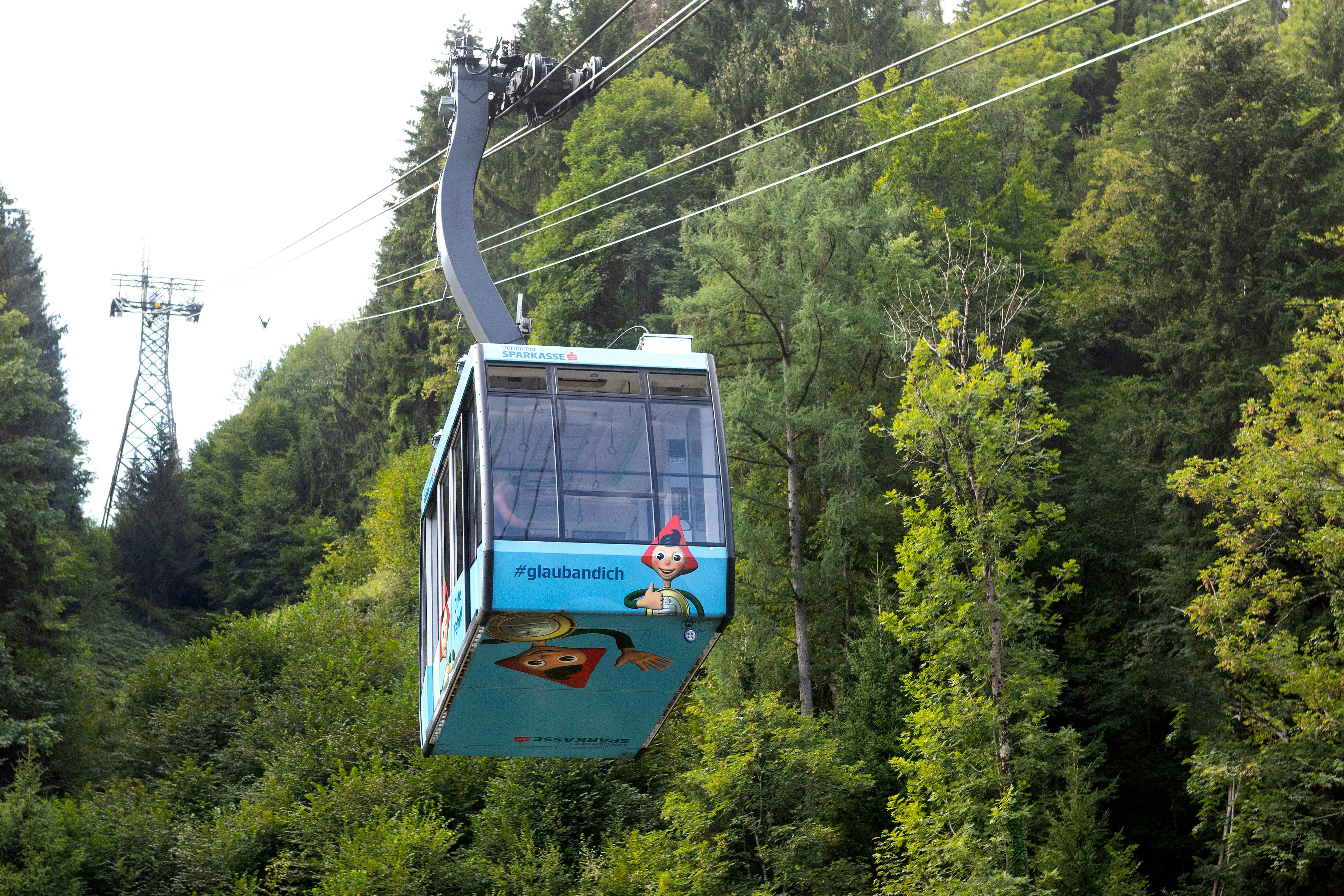 Mehrere Menschen sitzen derzeit in der Karrenseilbahn in Dornbirn fest. 