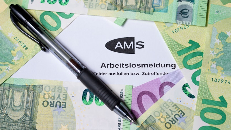 <strong>13.08.2025: Österreicherin lebte mit AMS-Geld auf Jamaika.</strong> Arbeitslosengeld, Notstandshilfe und Mindestsicherung: Eine Österreicherin kassierte jahrelang Sozialhilfe – und machte sich damit ein schönes Leben. <a data-li-document-ref="120124357" href="https://www.heute.at/s/oesterreicherin-lebte-mit-ams-geld-auf-jamaika-120124357">Weiterlesen &gt;&gt;&gt;</a><a data-li-document-ref="120124178" href="https://www.heute.at/s/bereue-nichts-mutter-bringt-pony-als-loewenfutter-120124178"></a>