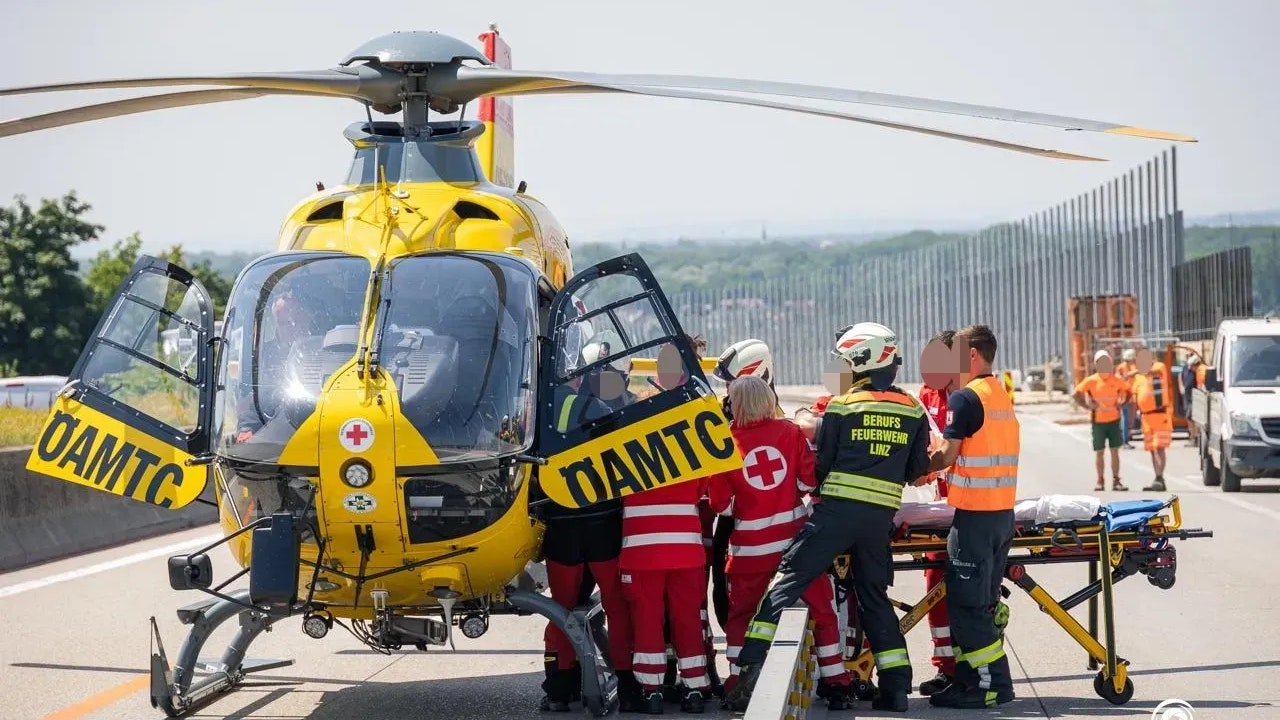 Heute.at - Lenkerin übersieht Motorrad – fürchterlicher Crash