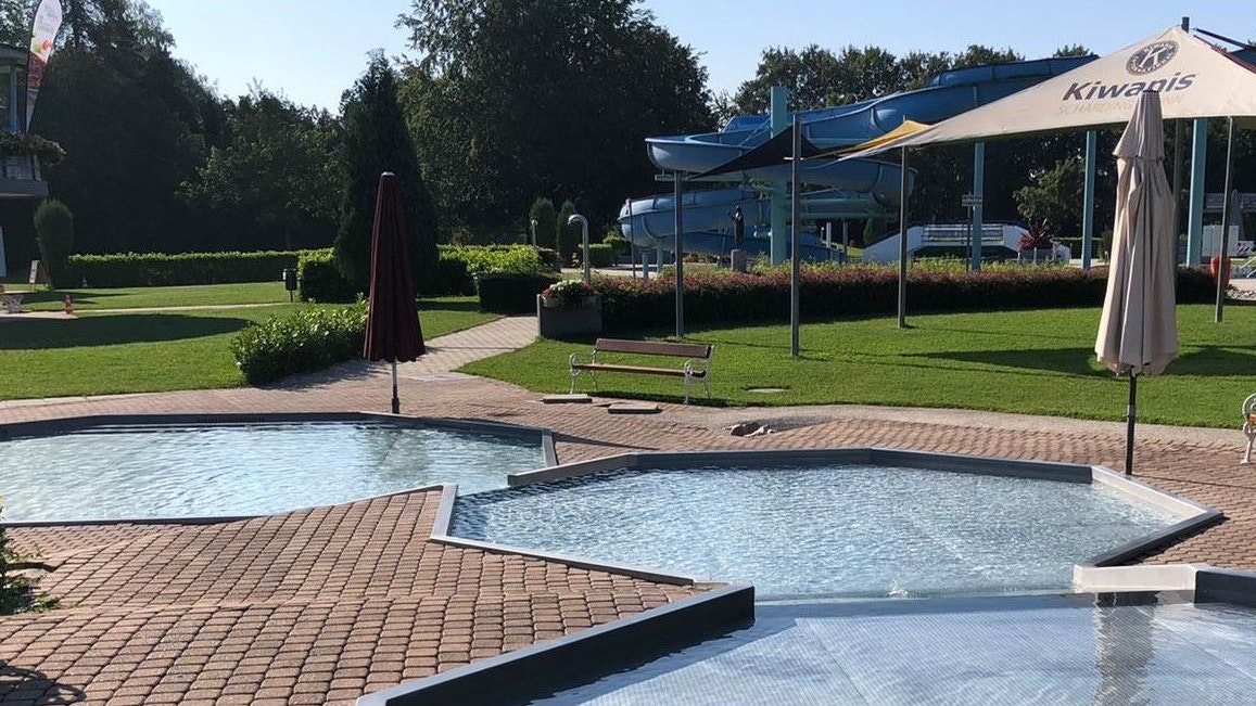 Heute.at - Keine Schwimmflügerl – Bub (4) treibt leblos im Wasser