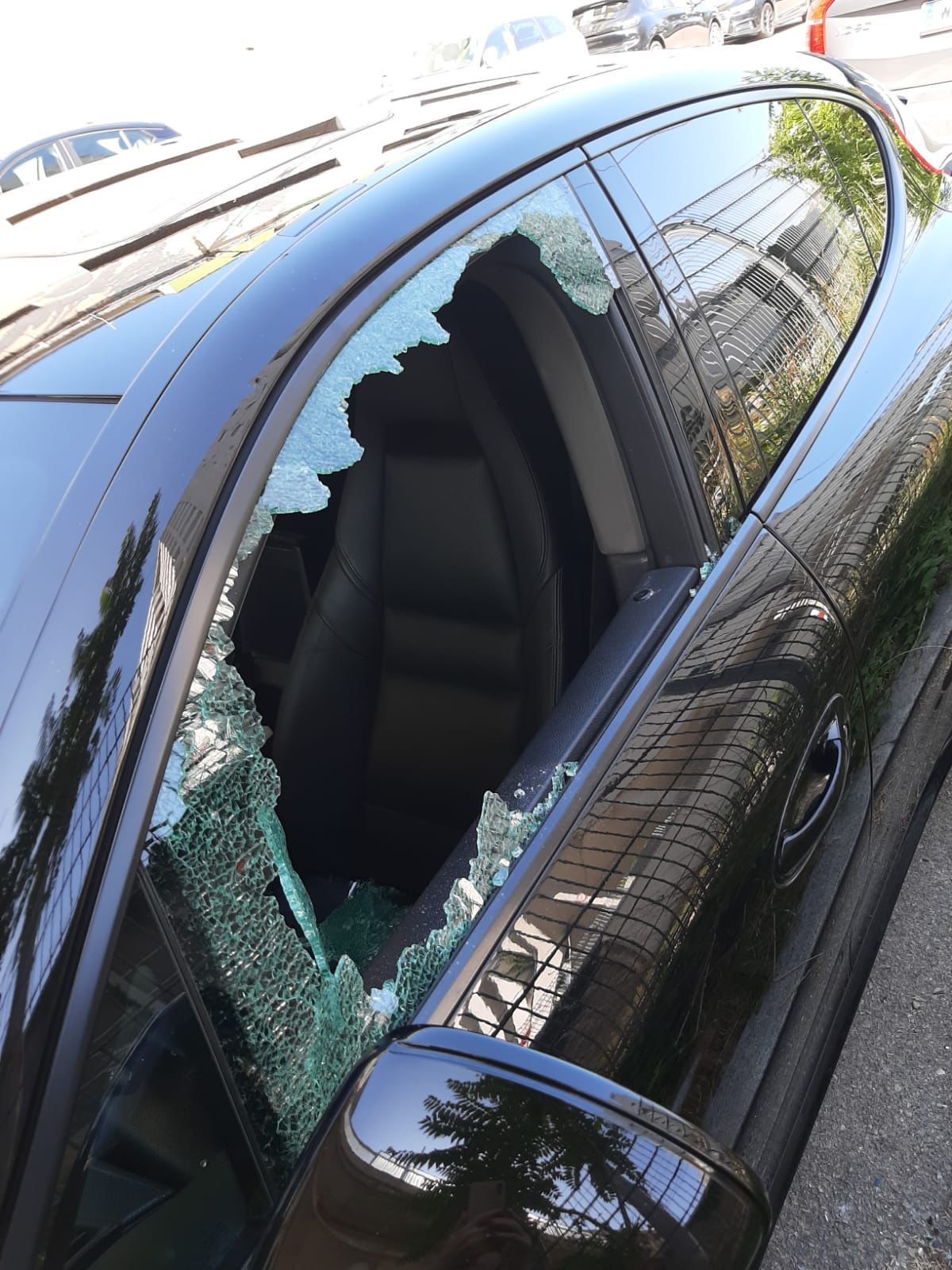 Anna fand ihr Auto am Sonntag in einem traurigen Zustand vor – sie ist nur eine von vielen Geschädigten in Wien-Meidling.