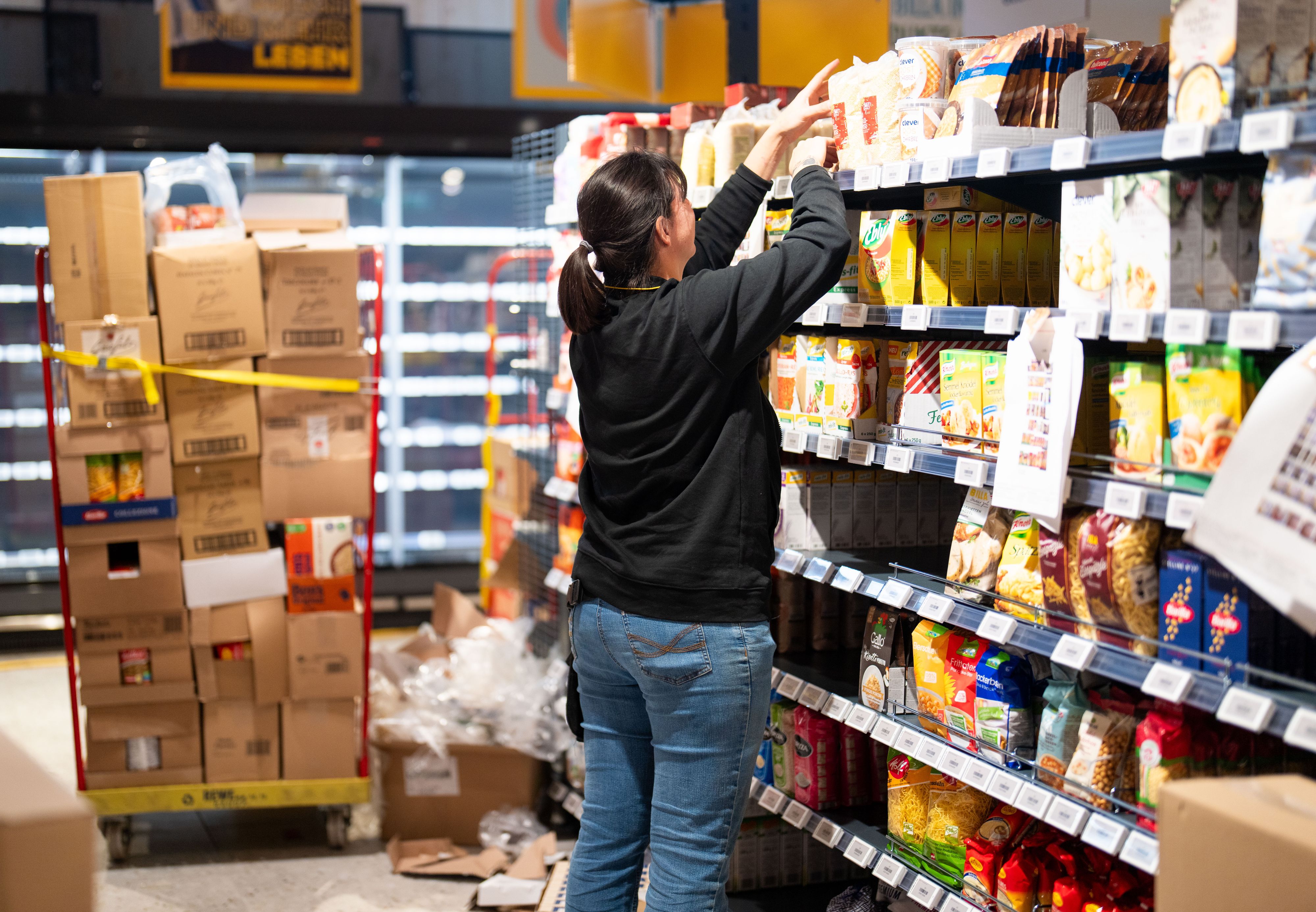 Besonders weibliche Angestellte des Handels werden zunehmend Opfer sexueller Belästigung.