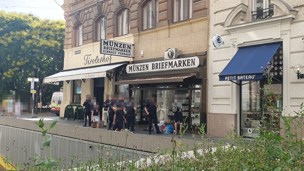 Heute.at - Männer stürmen Münzhandel in Wien und fesseln Inhaberin