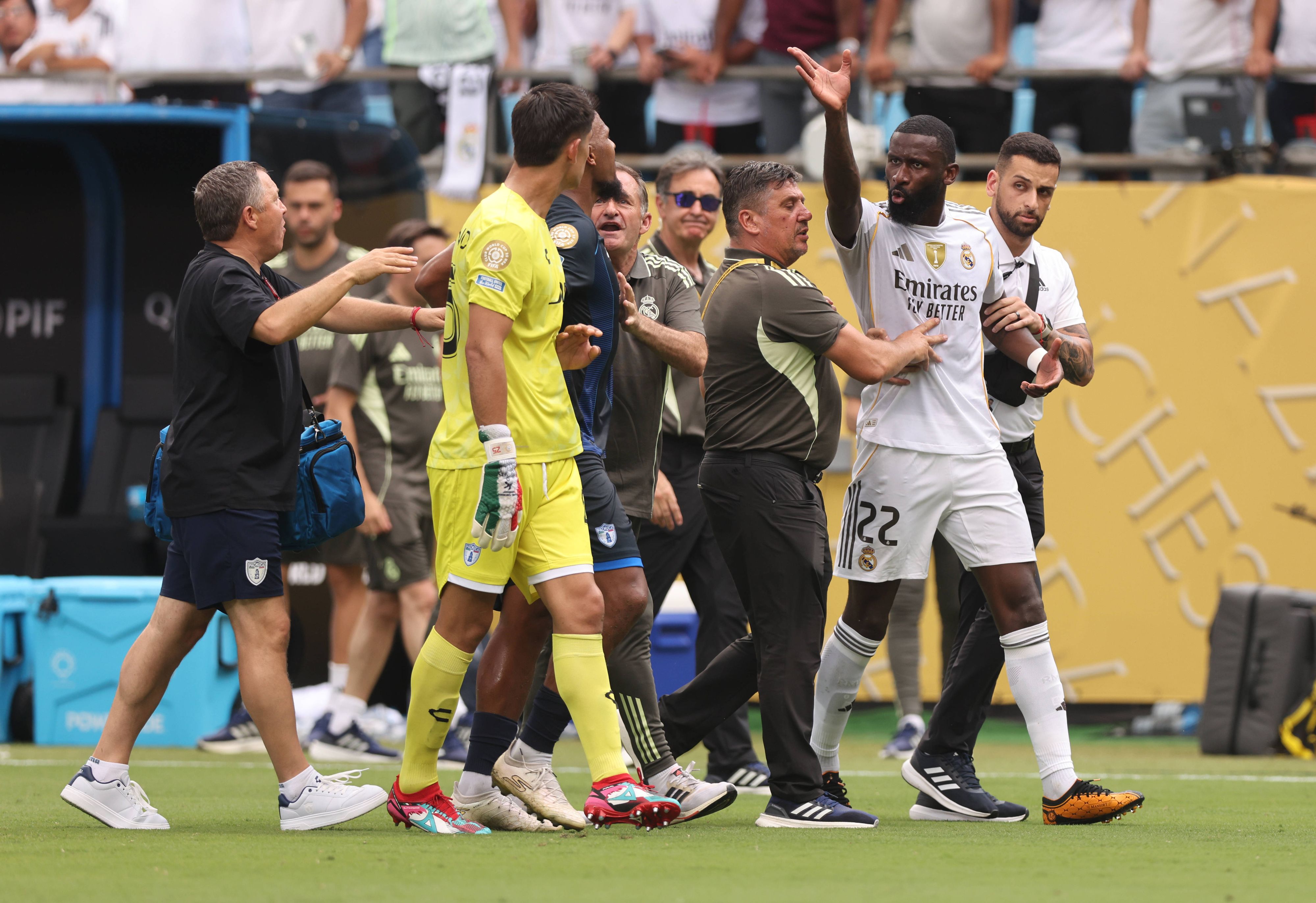 Real-Star Rüdiger im Wortgefecht mit Cabral