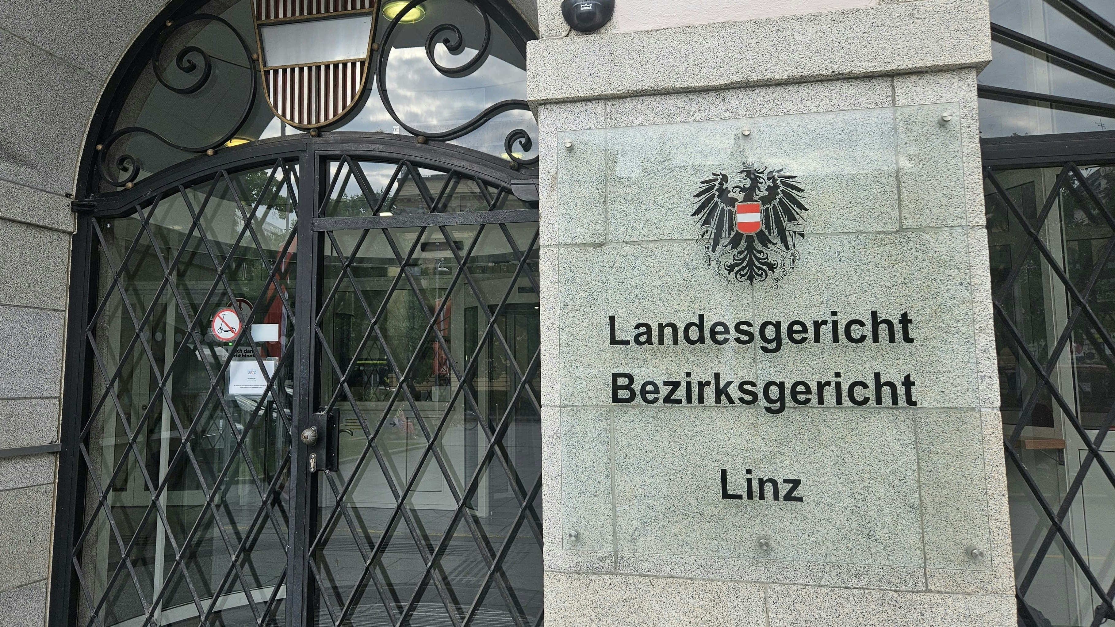 Heute.at - Mord-Drohung im Bus – Deutscher (24) in Linz verurteilt