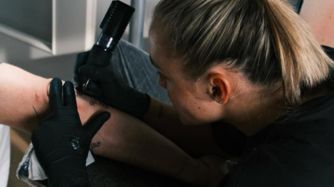 Georgia Stanway teilt ihre Leidenschaft fürs Tätowieren mit ihren Followern auf Instagram.