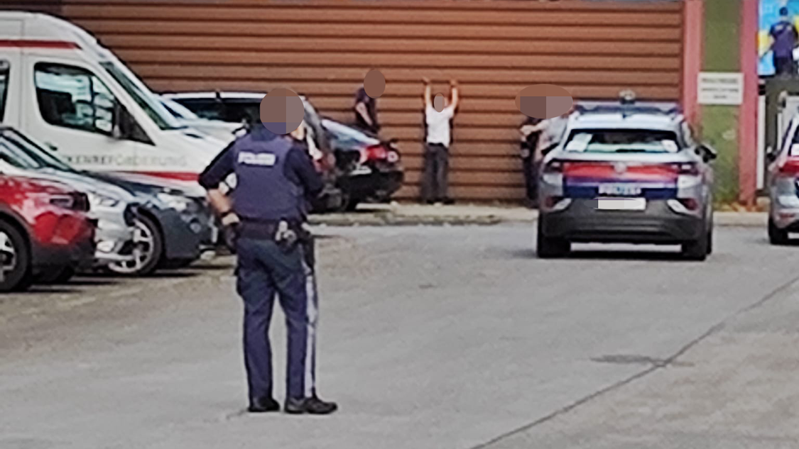 Heute.at - Illegale Spritztour: Teenie (14) demoliert mehrere PKWs