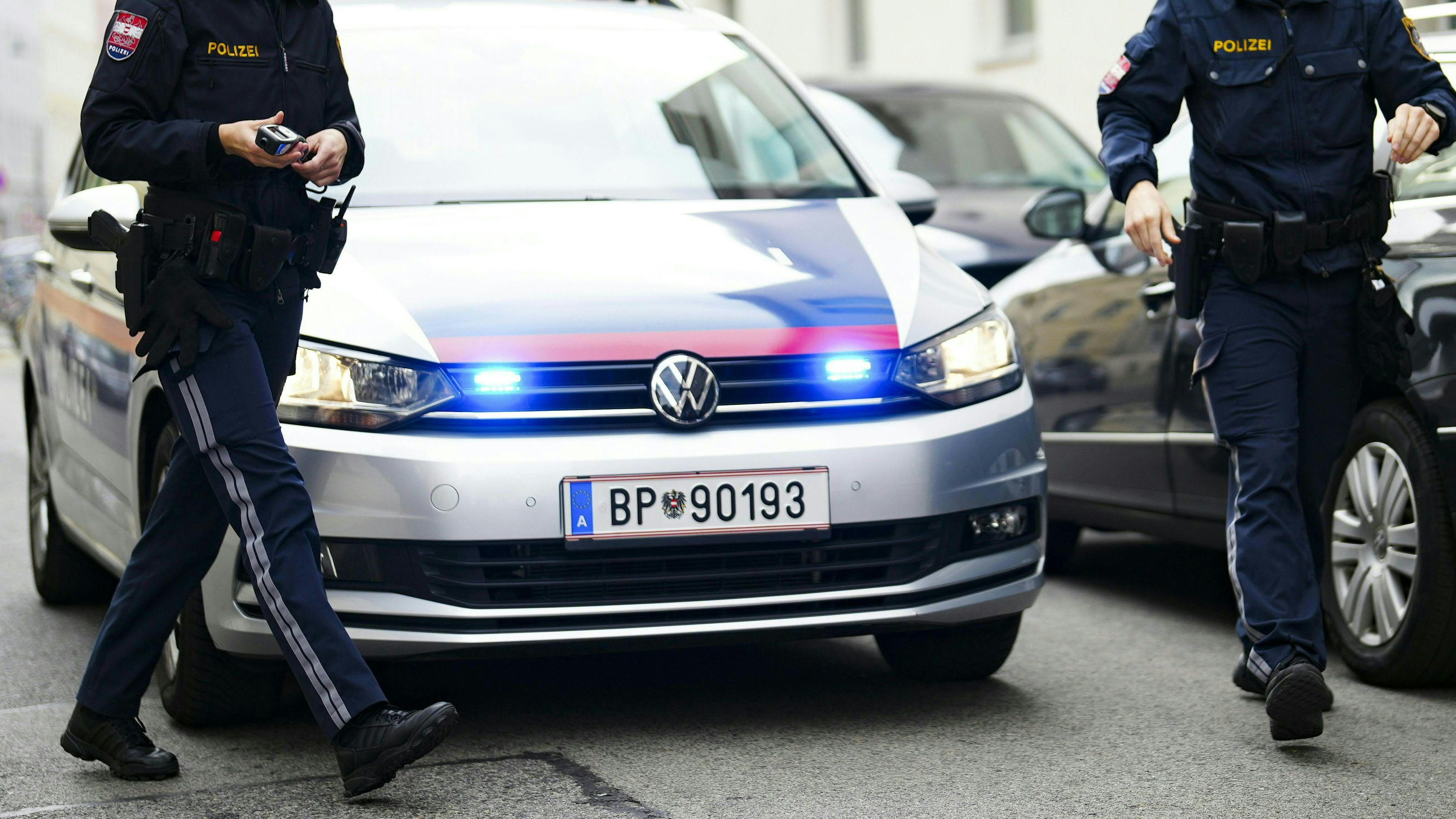 Heute.at - Falscher Polizist (46) auf offener Straße festgenommen