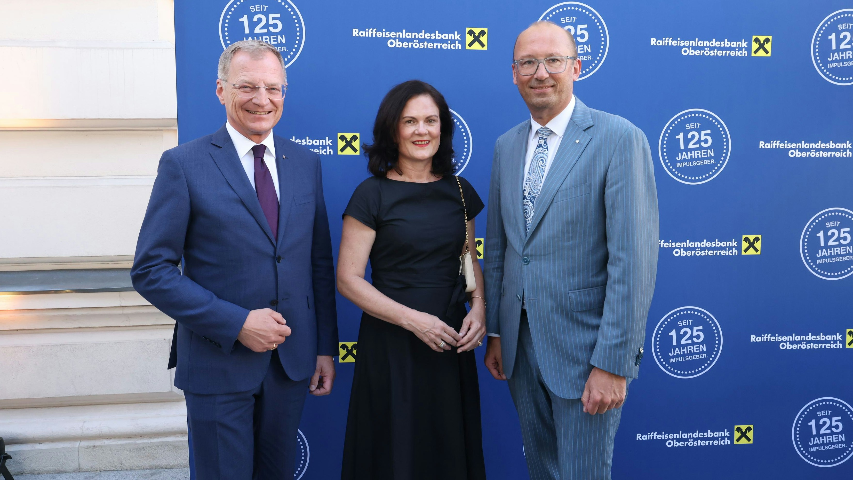 Heute.at - VIPs trotzten Hitze bei Raiffeisen-Sommerfest
