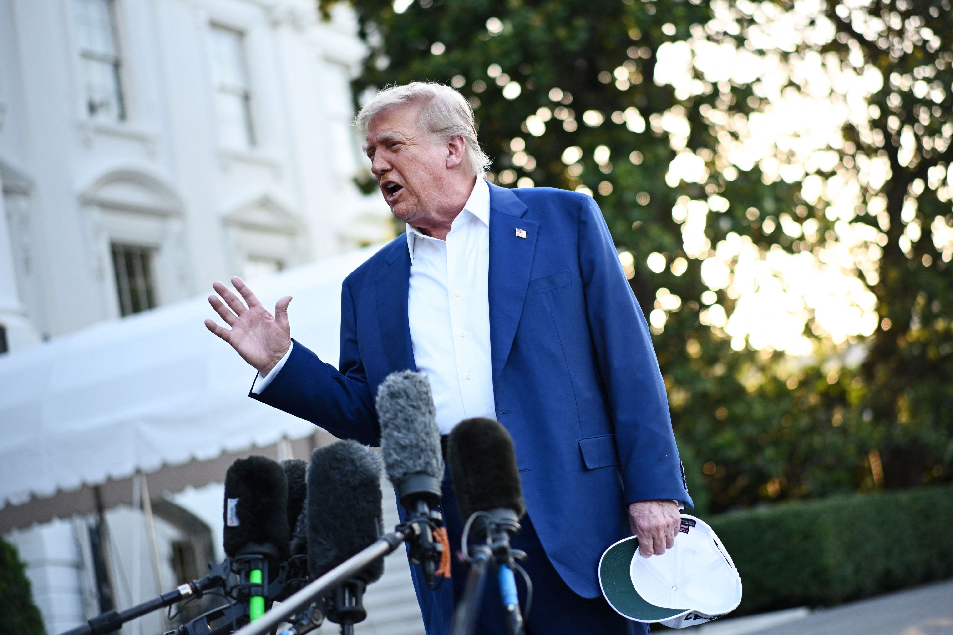 Das Oberste Gericht hat die Aussetzung der von Trump angeordneten Massenkündigungen von Staatsbediensteten aufgehoben.