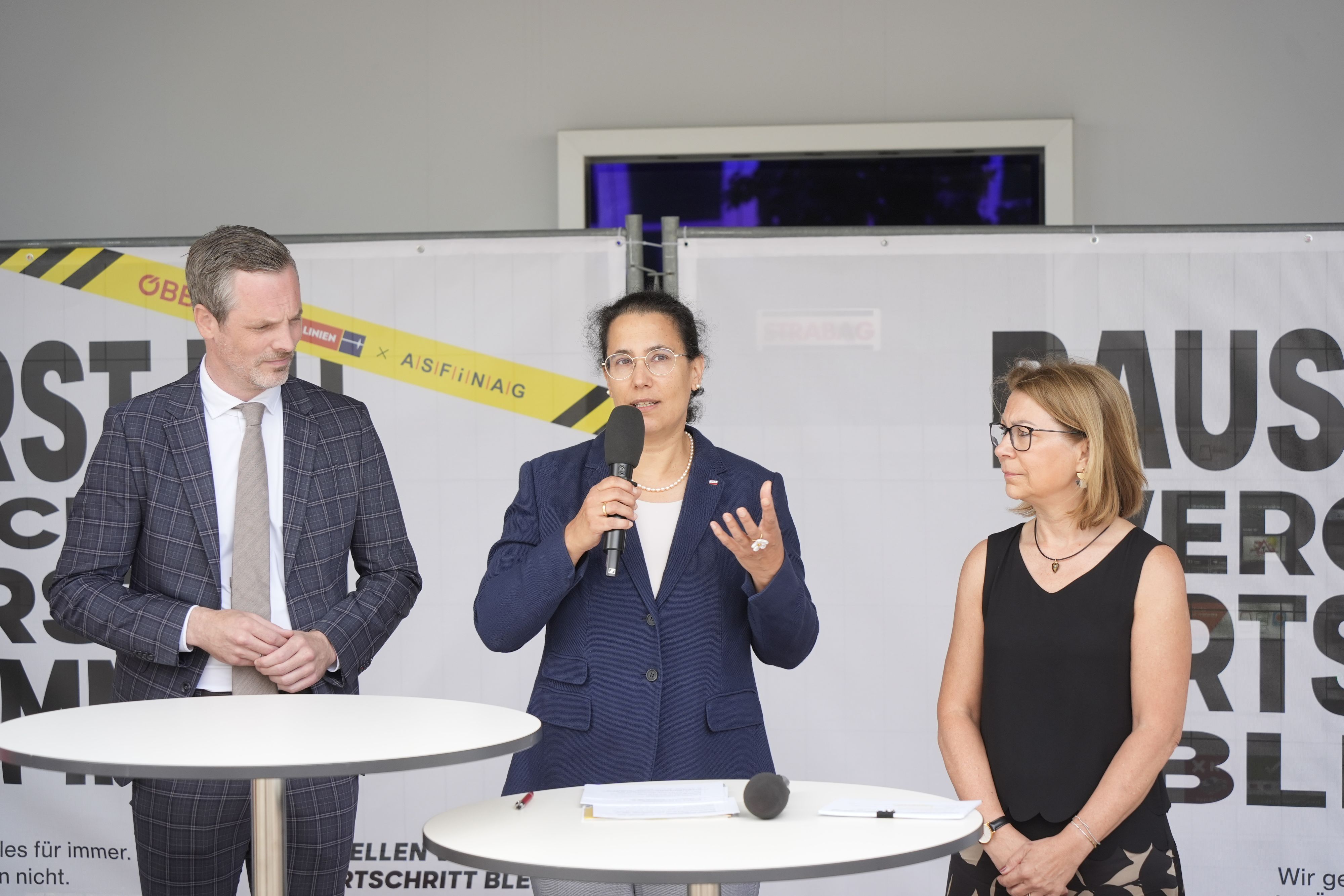 Hartwig Hufnagl, ASFINAG-Vorstandsdirektor, Judith Engel, Vorständin der ÖBB-Infrastruktur und Alexandra Reinagl, Geschäftsführerin der Wiener Linien (v.l.)