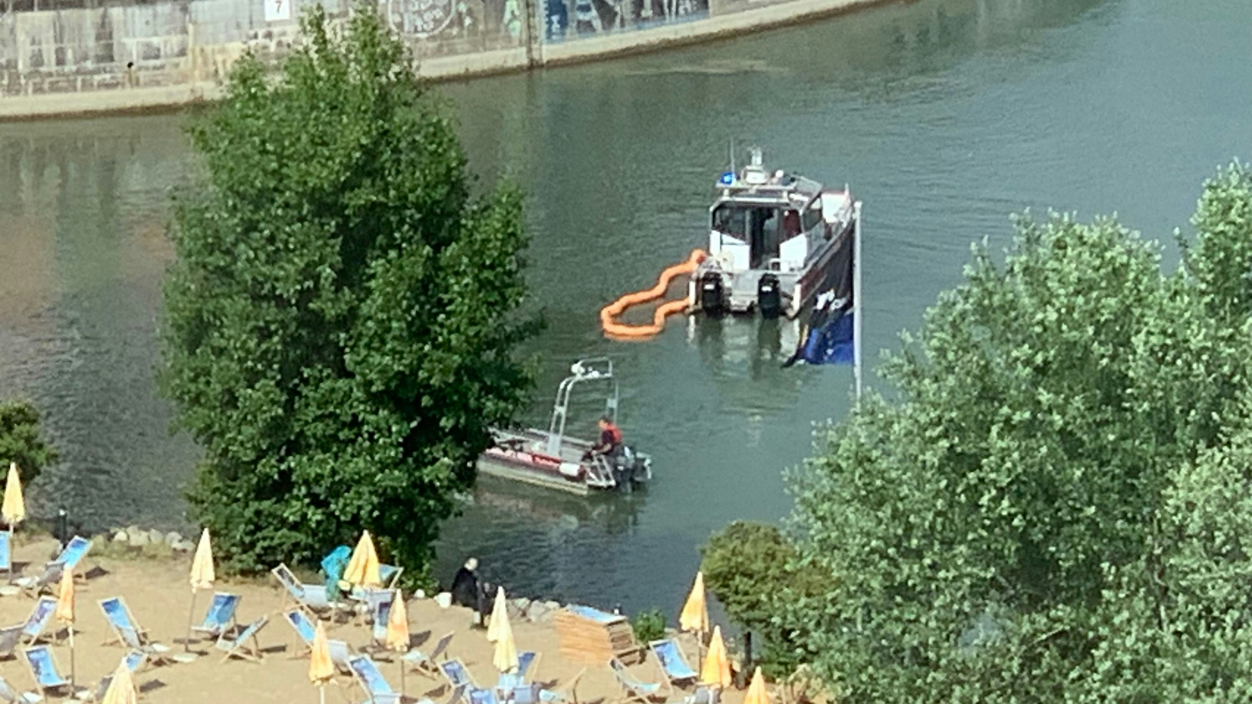 Heute.at - Alarm! Giftiger Ölfilm sorgt am Donaukanal für Einsatz