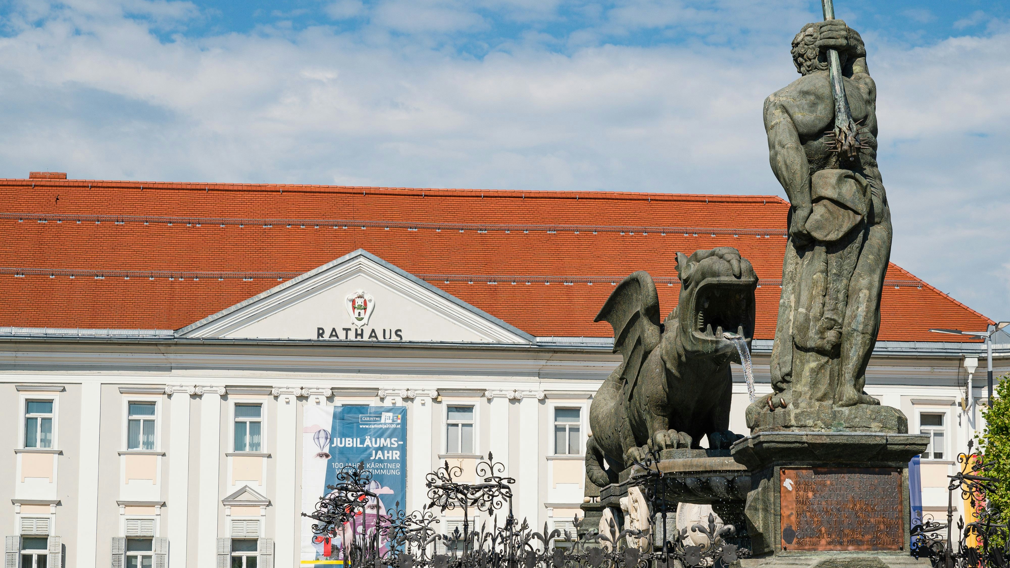 Heute.at - Wegen Swimming-Pool – Klagenfurt droht Pleite