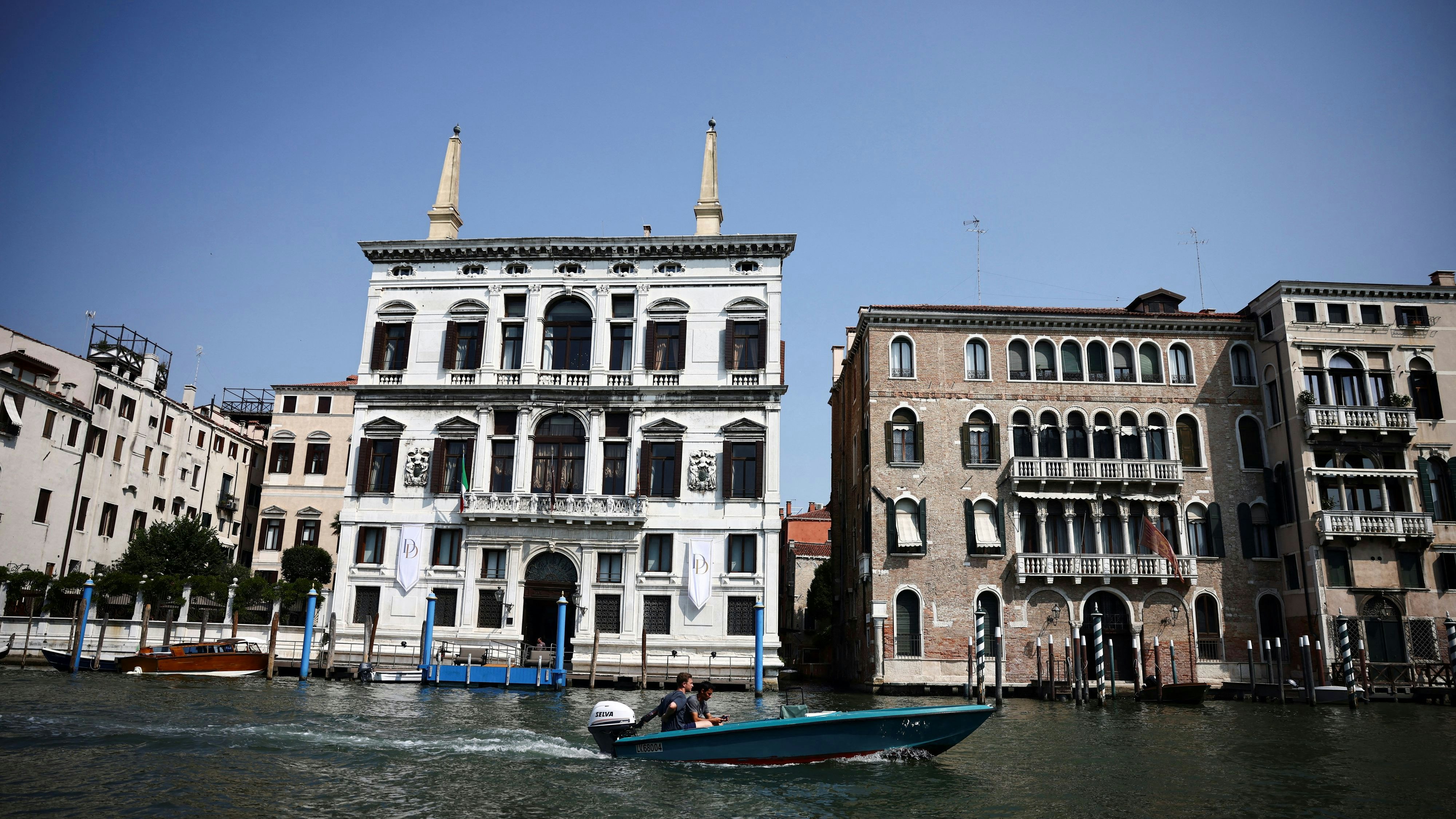 Das Aman Venice ist eines der luxuriösesten Hotels der Stadt. George Clooney und seine Amal residierten hier, als sie in Venedig geheiratet haben.