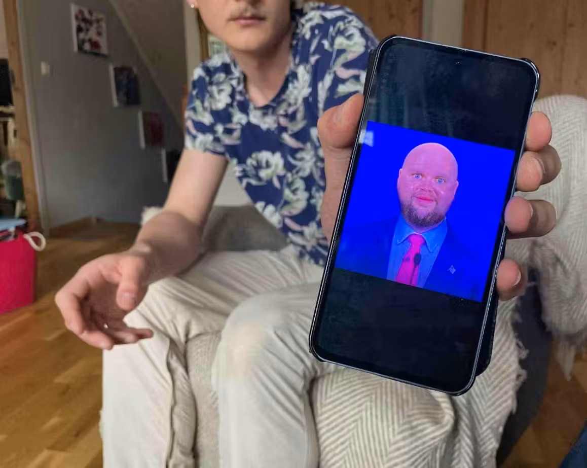 Mads Mikkelsen (21) wurde wegen eines Memes mit dem Kopf von JD Vance ausgewiesen.