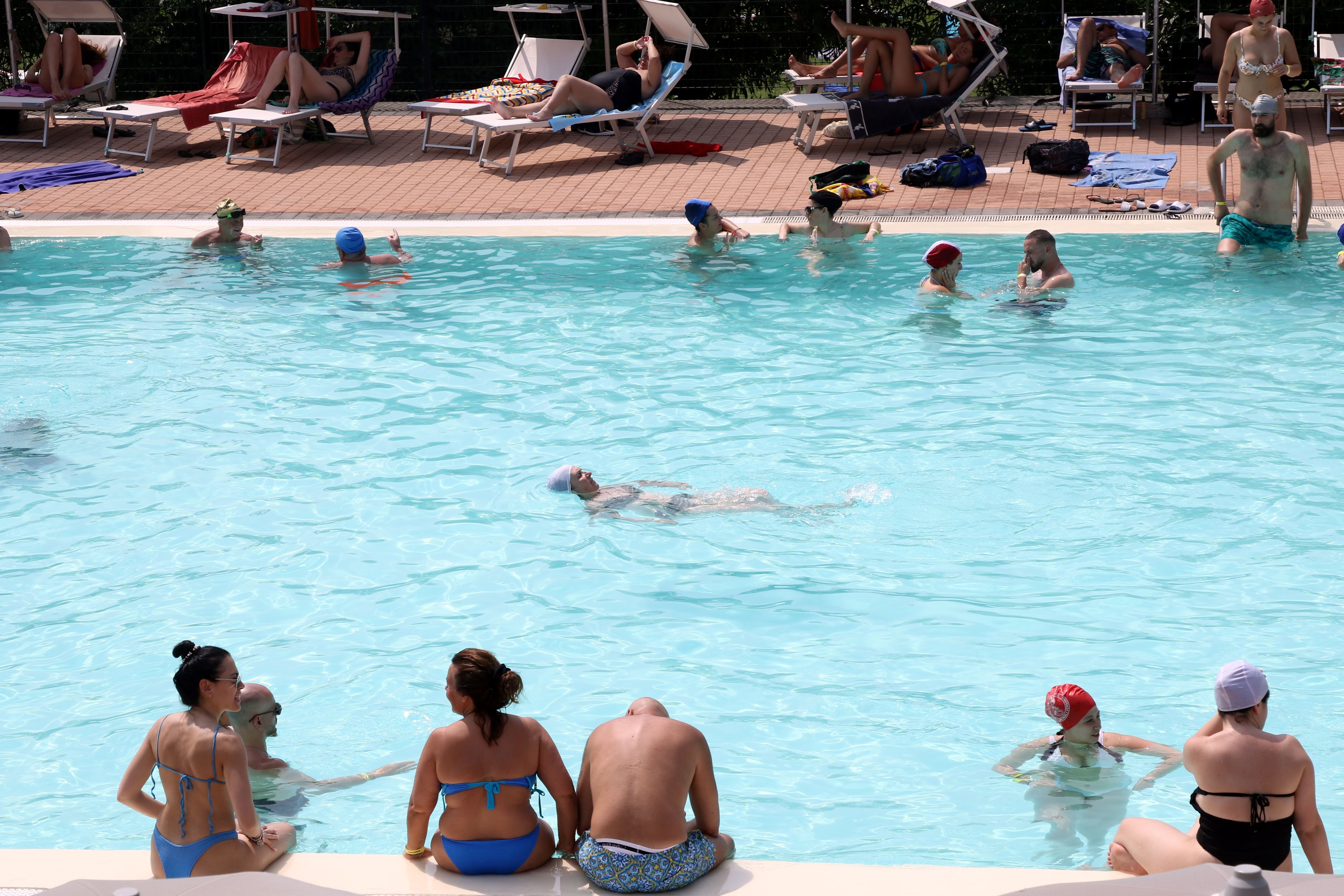 Nur 40 Badegäste dürfen gleichzeitig ins Becken.